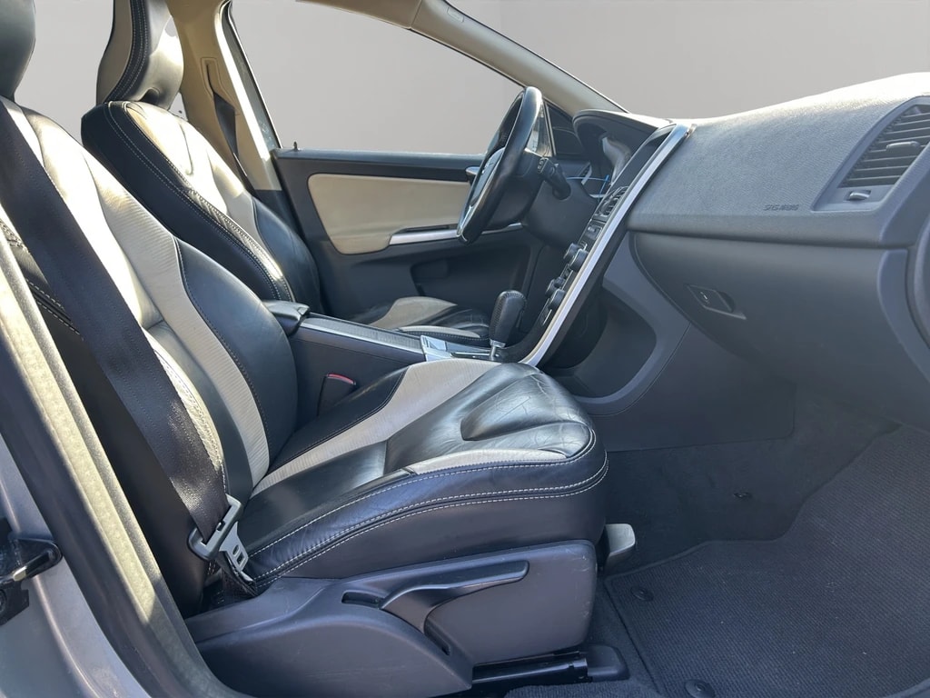VOLVO XC60 T6 AWD R-Design Geartronic-image-9
