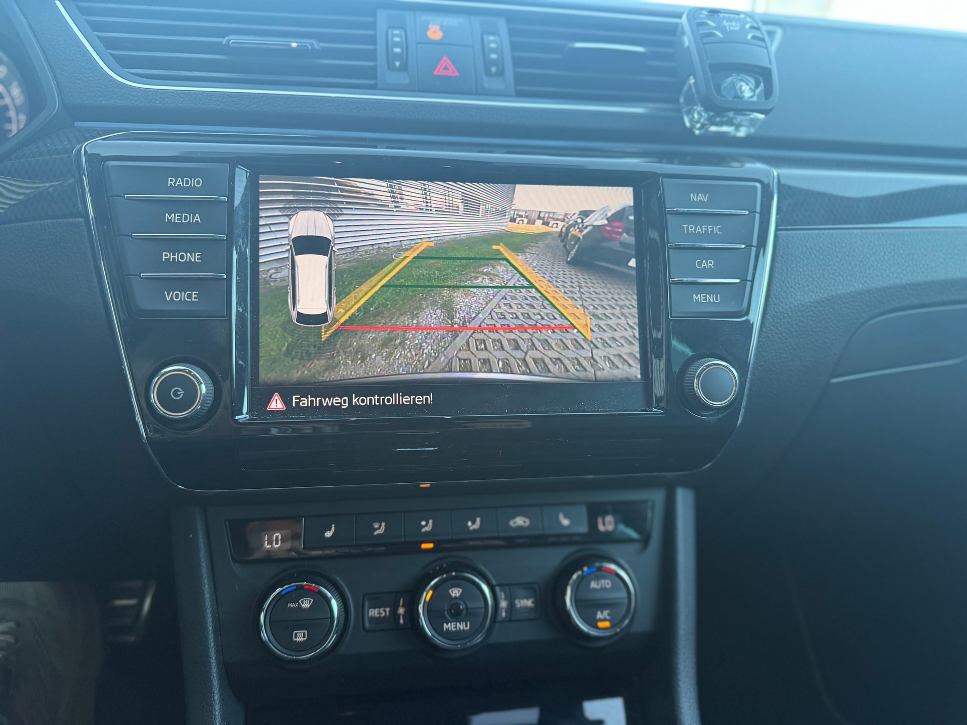 SKODA Superb Combi 2.0 TSI Sport Line DSG 4x4-image-8