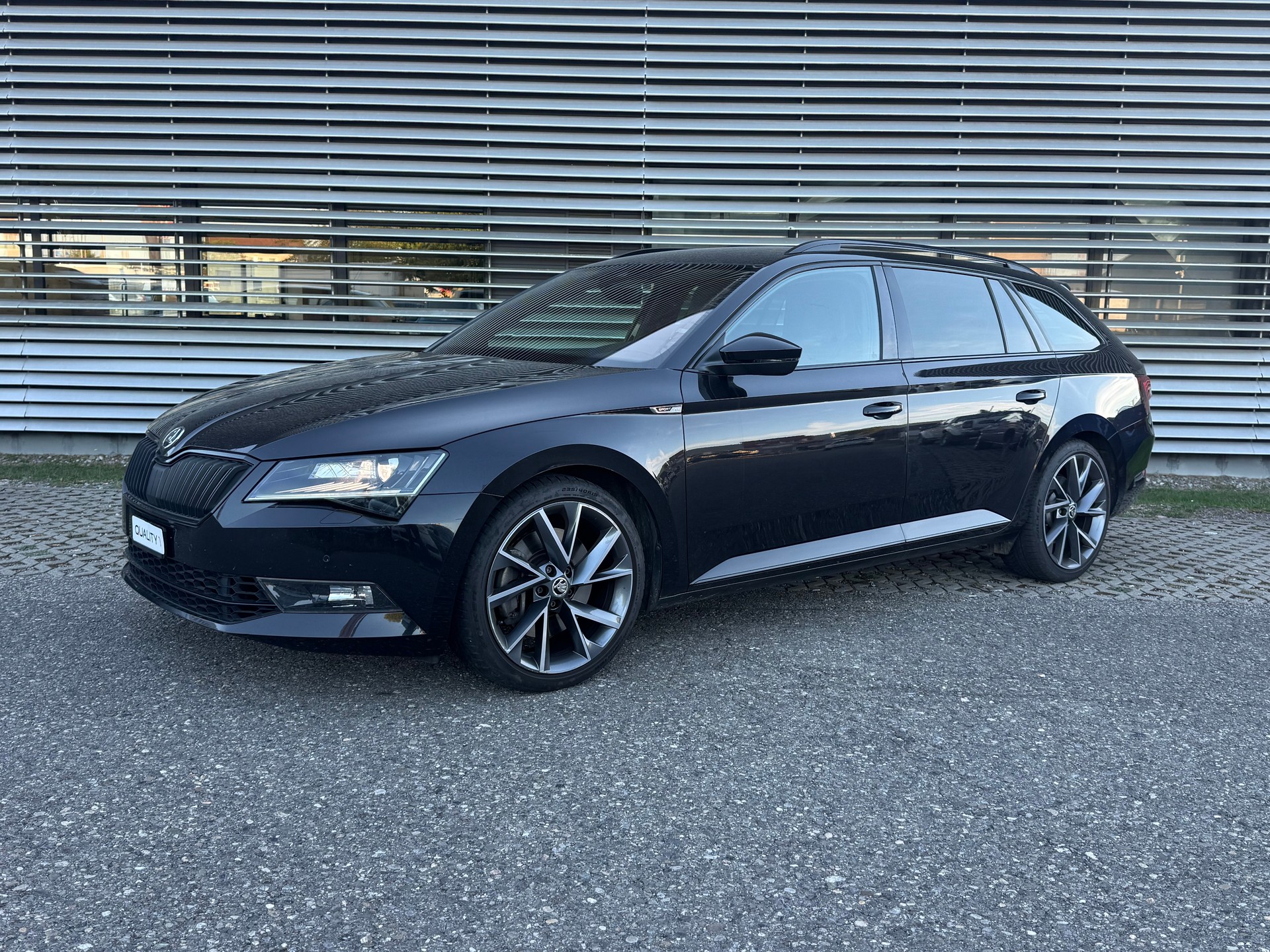 SKODA Superb Combi 2.0 TSI Sport Line DSG 4x4-image-2