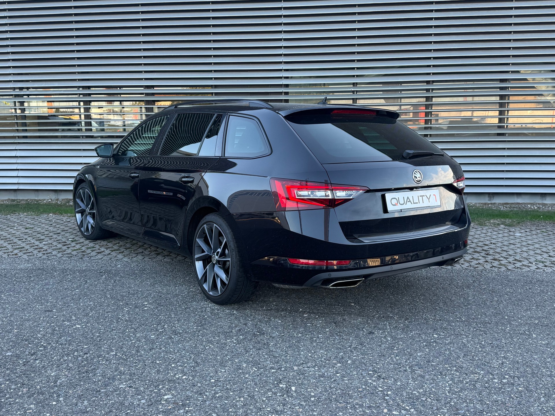 SKODA Superb Combi 2.0 TSI Sport Line DSG 4x4-image-3