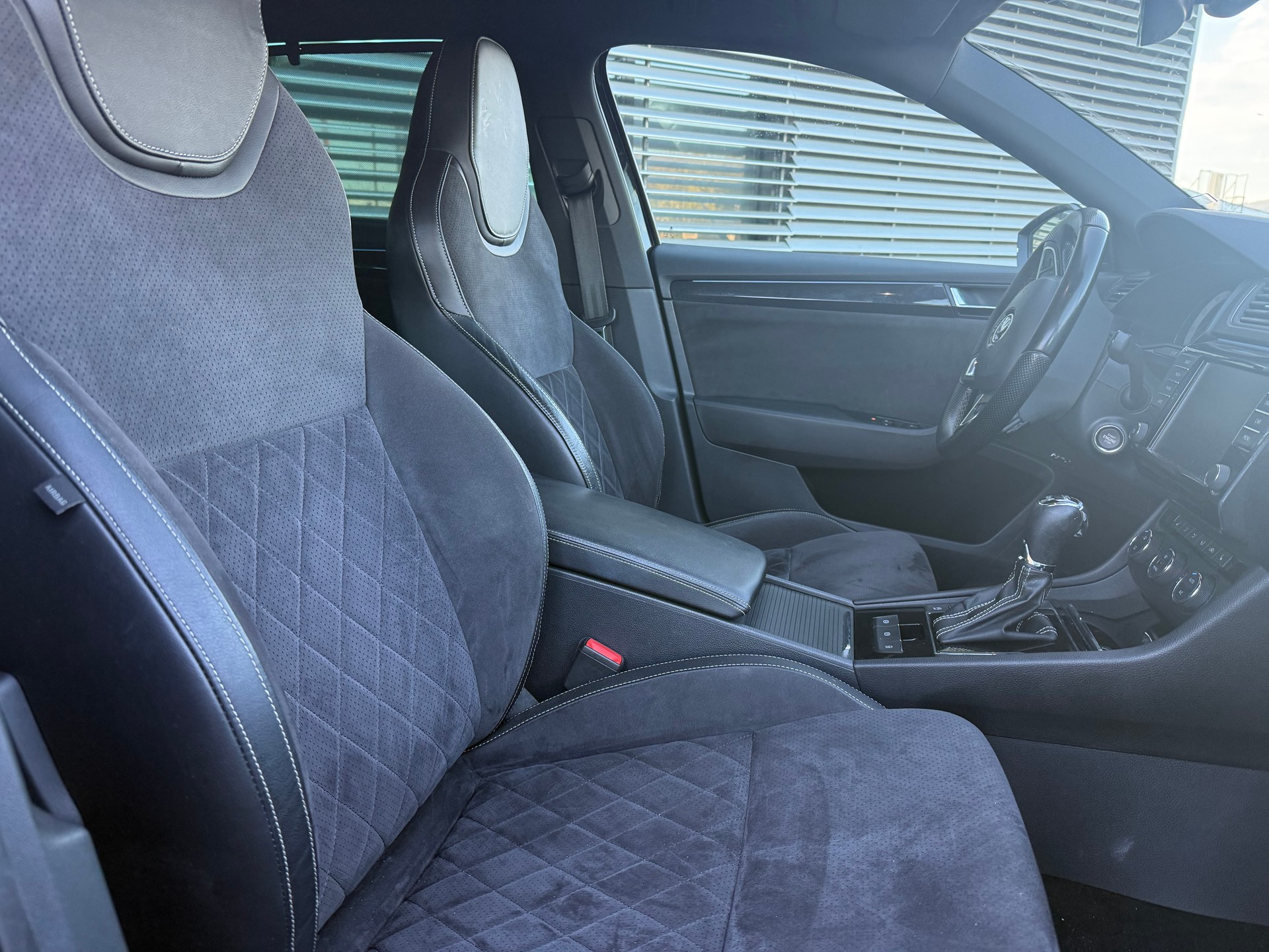SKODA Superb Combi 2.0 TSI Sport Line DSG 4x4-image-12