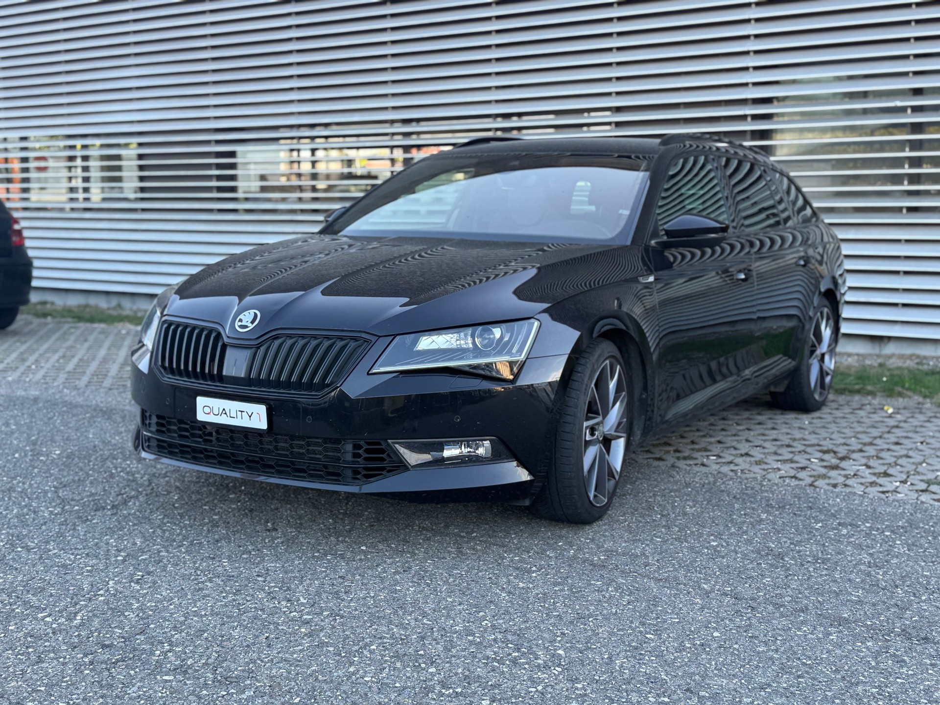 SKODA Superb Combi 2.0 TSI Sport Line DSG 4x4-image-1