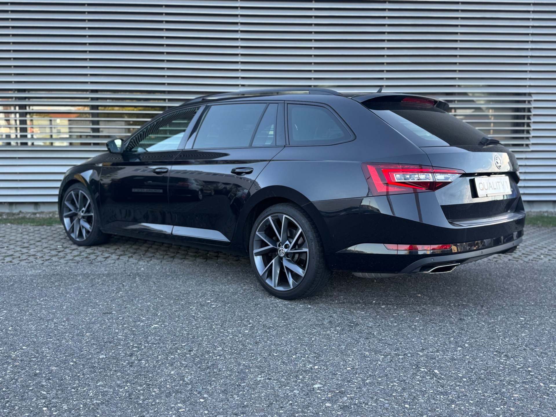 SKODA Superb Combi 2.0 TSI Sport Line DSG 4x4-image-4