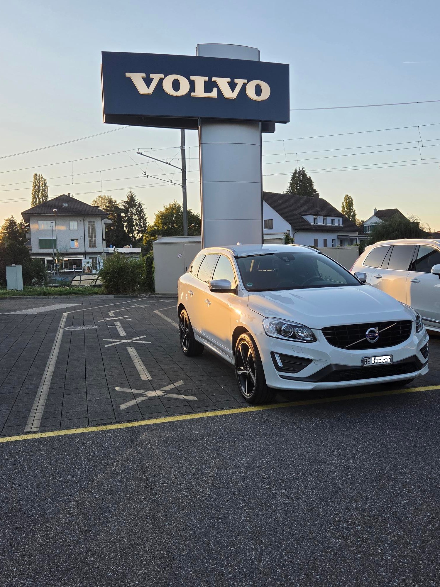 VOLVO 2.4 D5 Mom. R-Design AWD S/S-image-1