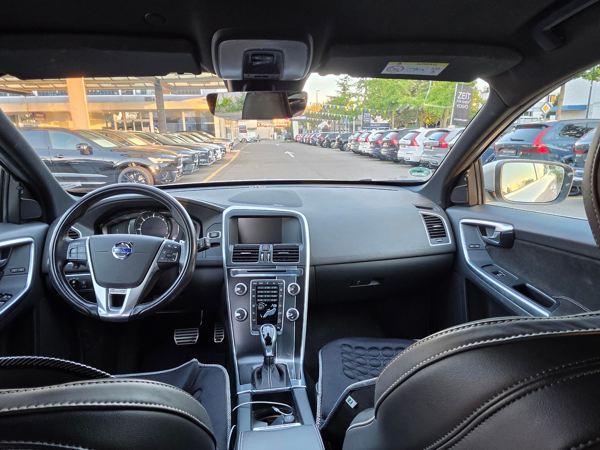 VOLVO 2.4 D5 Mom. R-Design AWD S/S-image-3