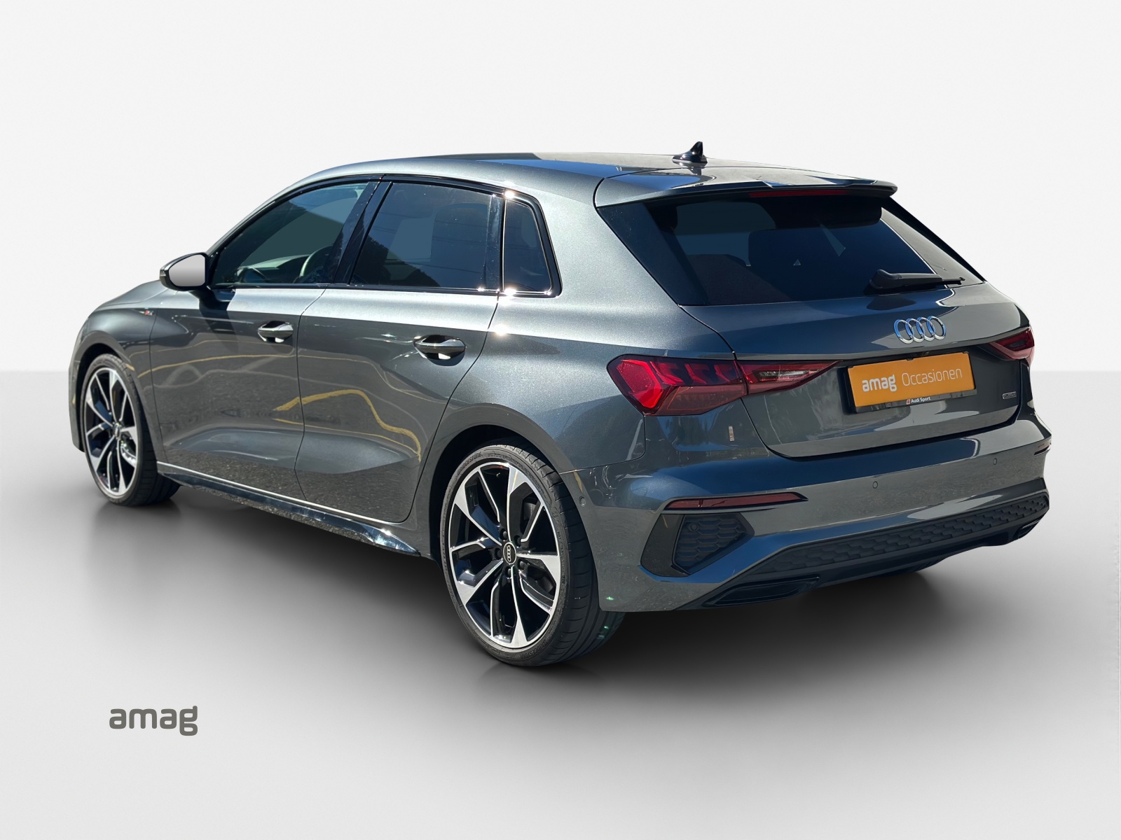 AUDI A3 Sportback 40 TFSI S line quattro S-tronic-image-2