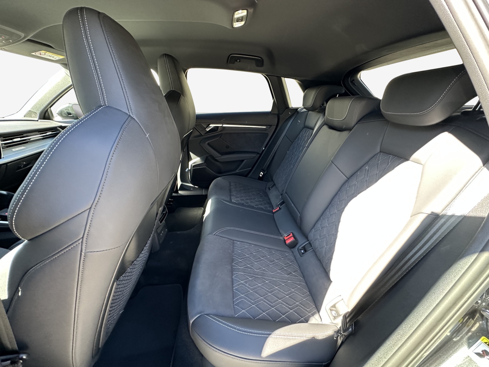AUDI A3 Sportback 40 TFSI S line quattro S-tronic-image-11