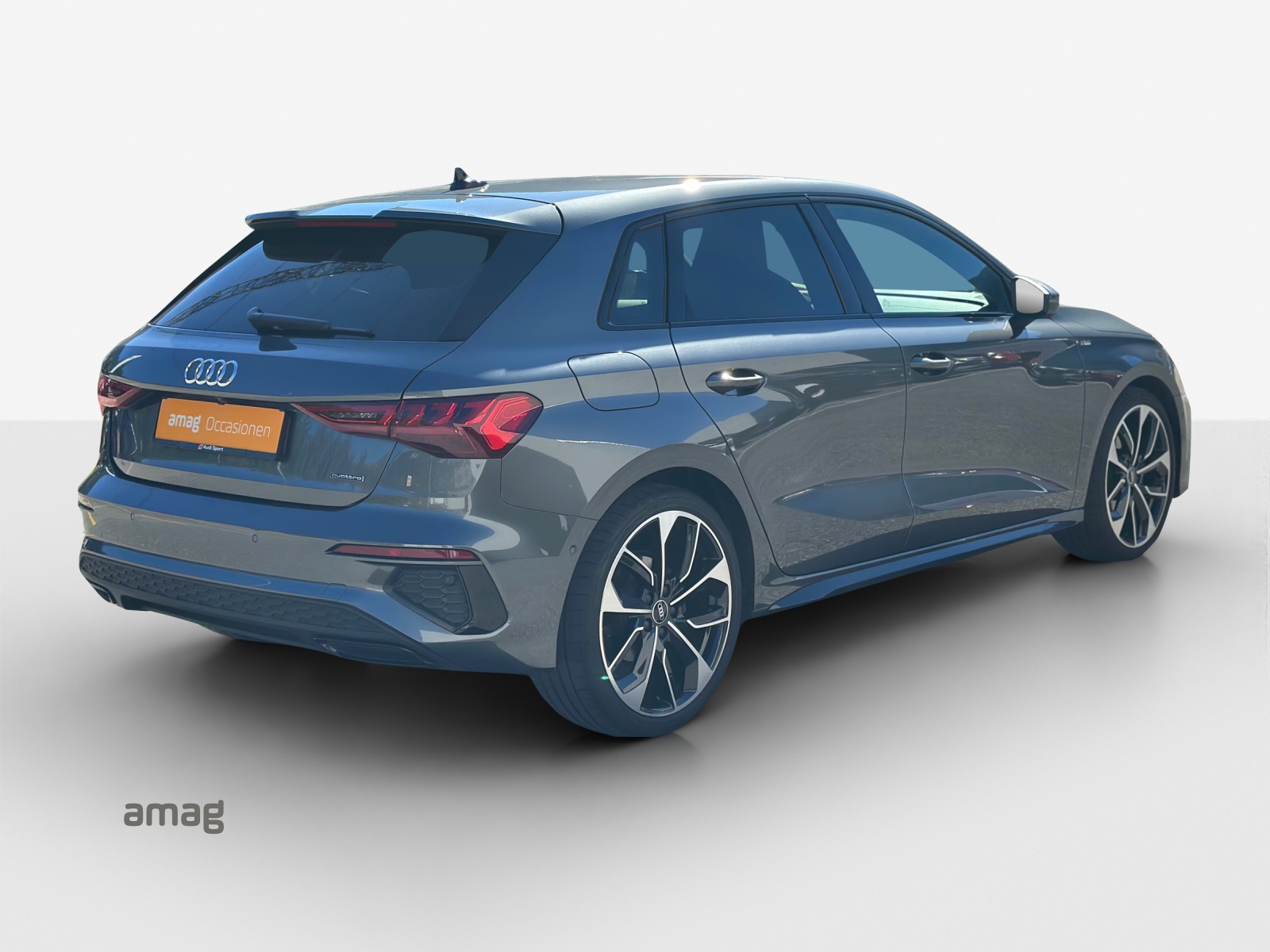 AUDI A3 Sportback 40 TFSI S line quattro S-tronic-image-4