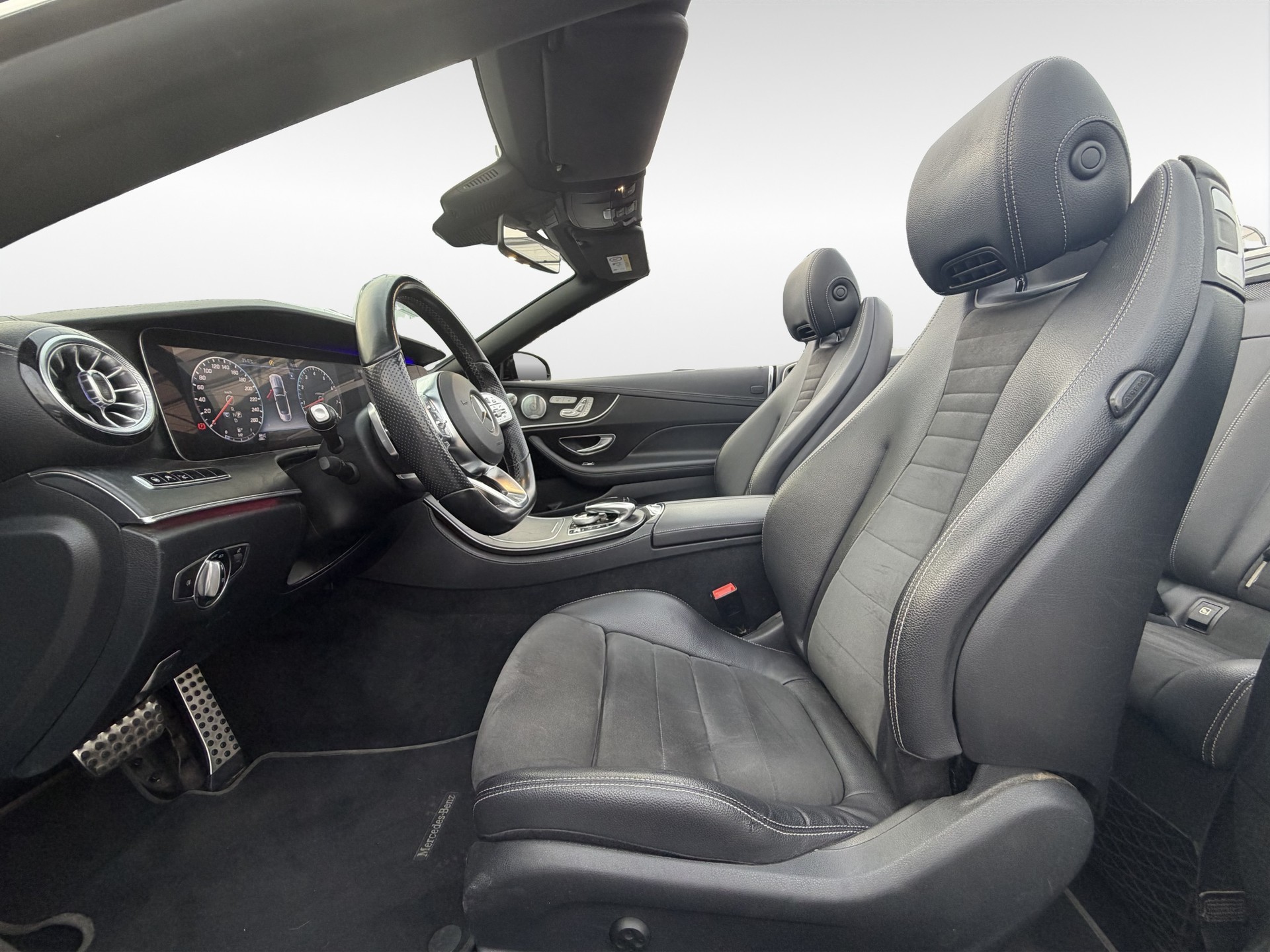 MERCEDES-BENZ E 200 Cabriolet AMG Line 9G-Tronic-image-7