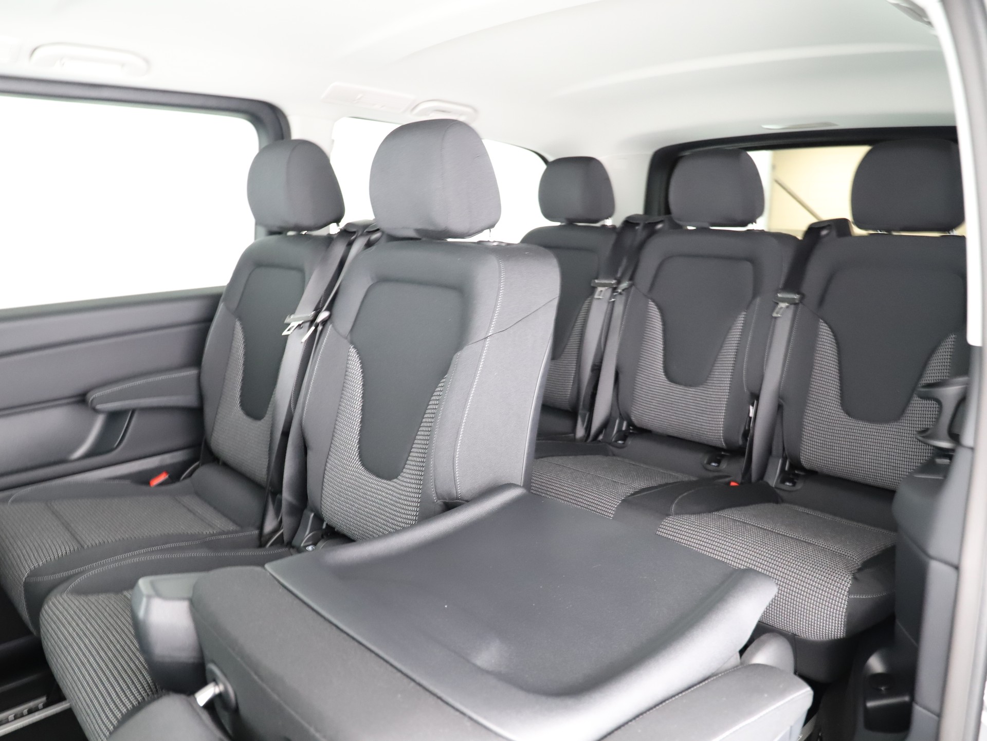 MERCEDES-BENZ V 250 d lang 4M Trend-image-10