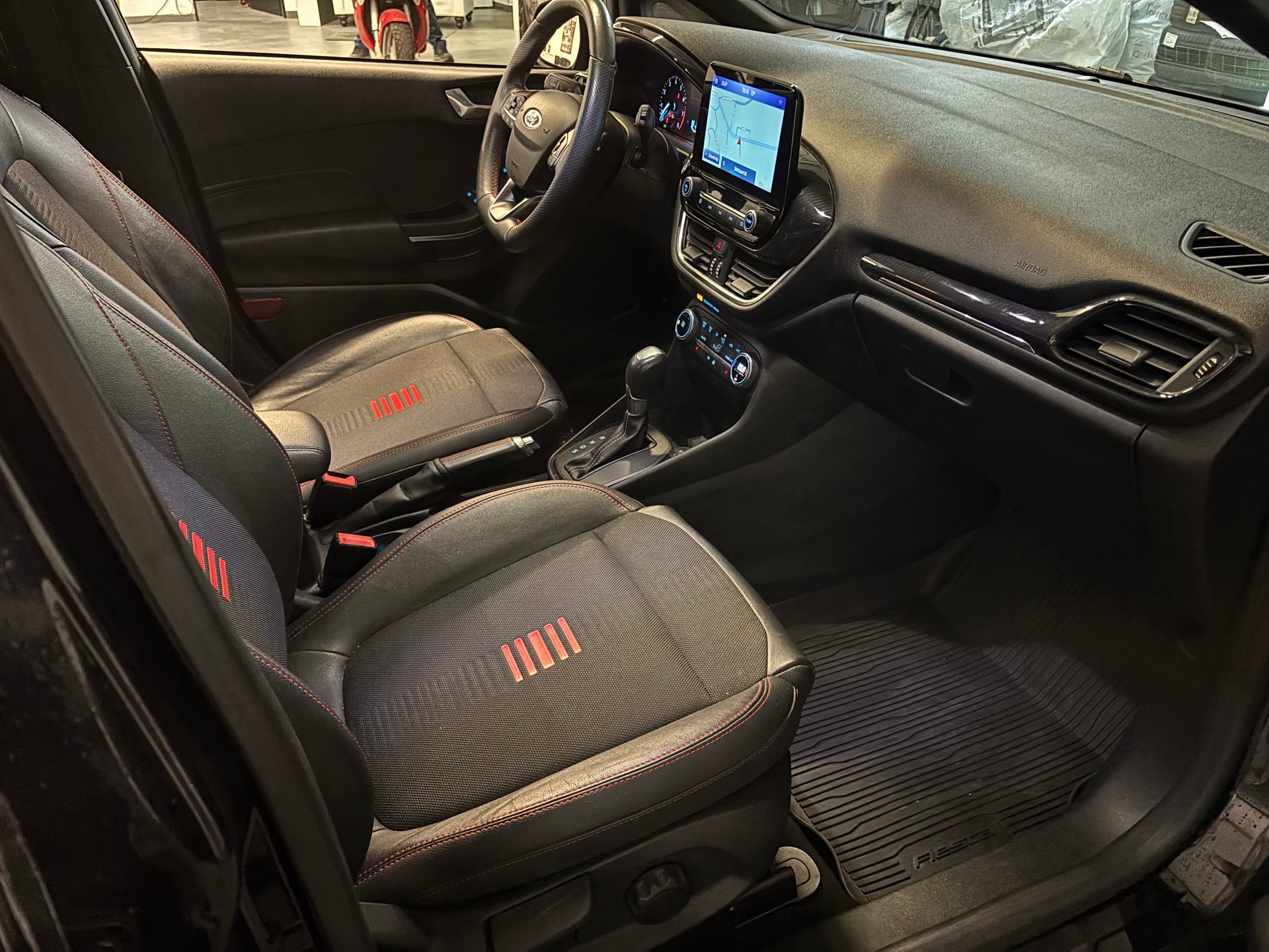FORD Fiesta 1.0 SCTi ST Line X Automat-image-9