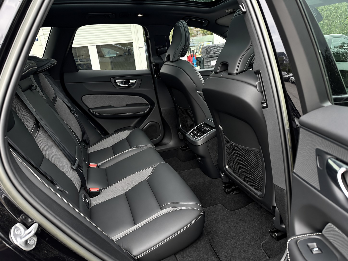 VOLVO XC60 B5 Diesel Mild Hybrid AWD Ultimate Dark Geartronic * CH-Fahrzeug * Frisch ab MFK *-image-21