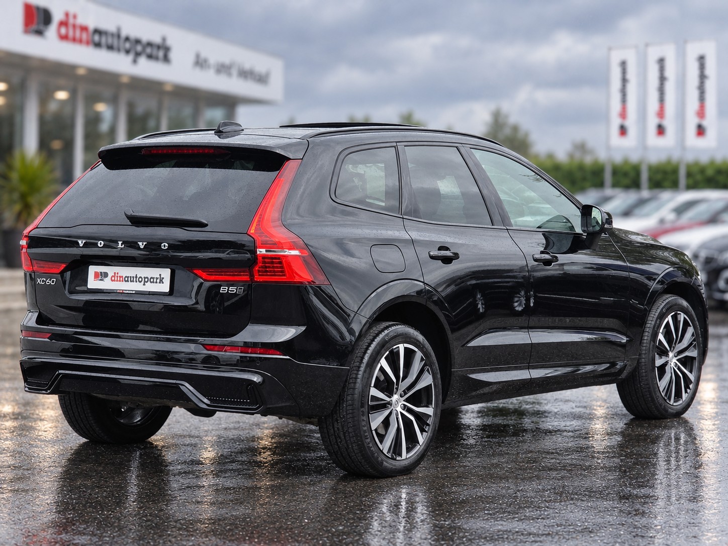VOLVO XC60 B5 Diesel Mild Hybrid AWD Ultimate Dark Geartronic * CH-Fahrzeug * Frisch ab MFK *-image-4