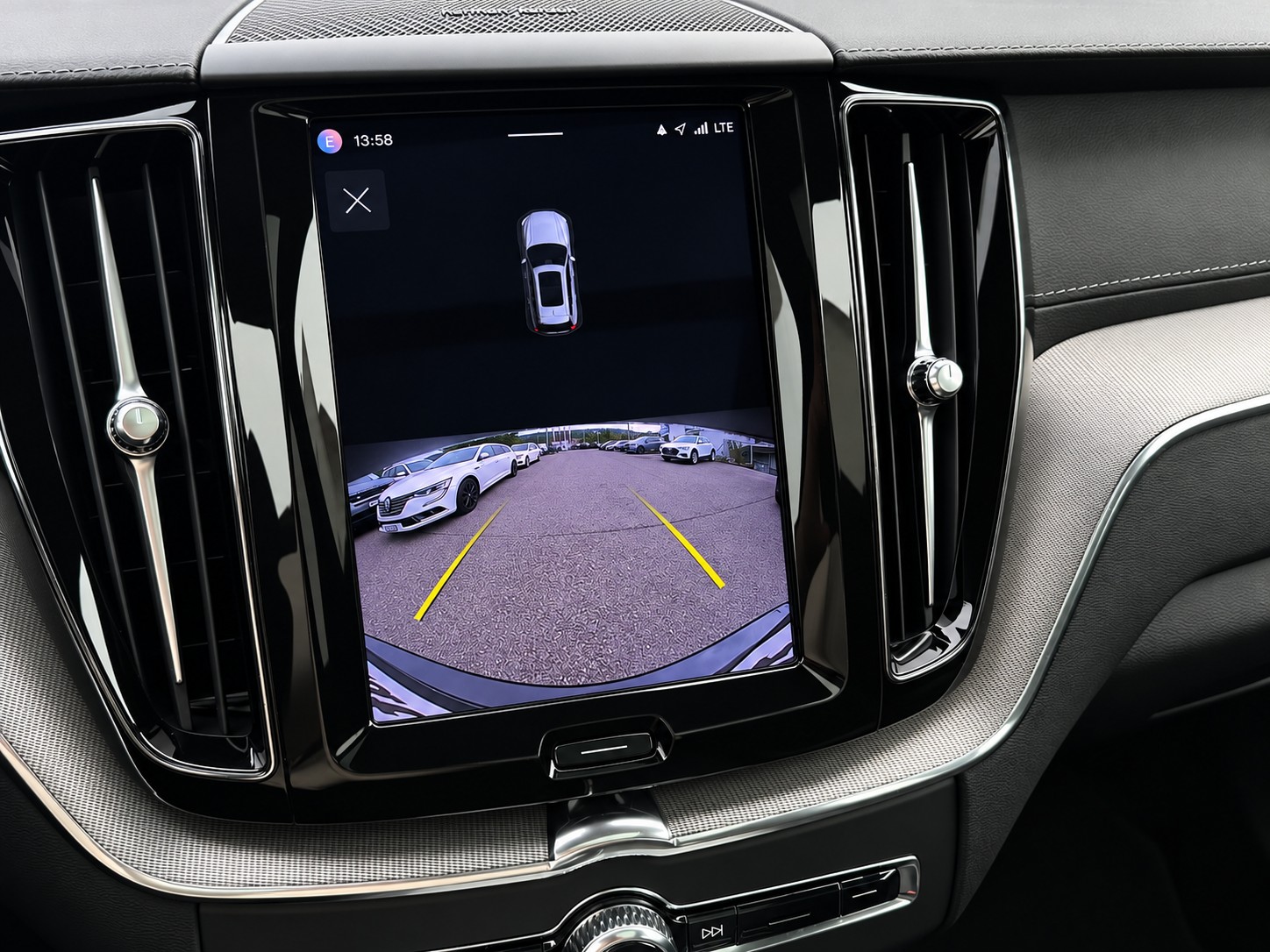 VOLVO XC60 B5 Diesel Mild Hybrid AWD Ultimate Dark Geartronic * CH-Fahrzeug * Frisch ab MFK *-image-15
