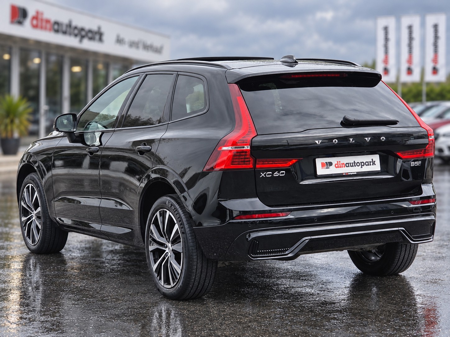 VOLVO XC60 B5 Diesel Mild Hybrid AWD Ultimate Dark Geartronic * CH-Fahrzeug * Frisch ab MFK *-image-6