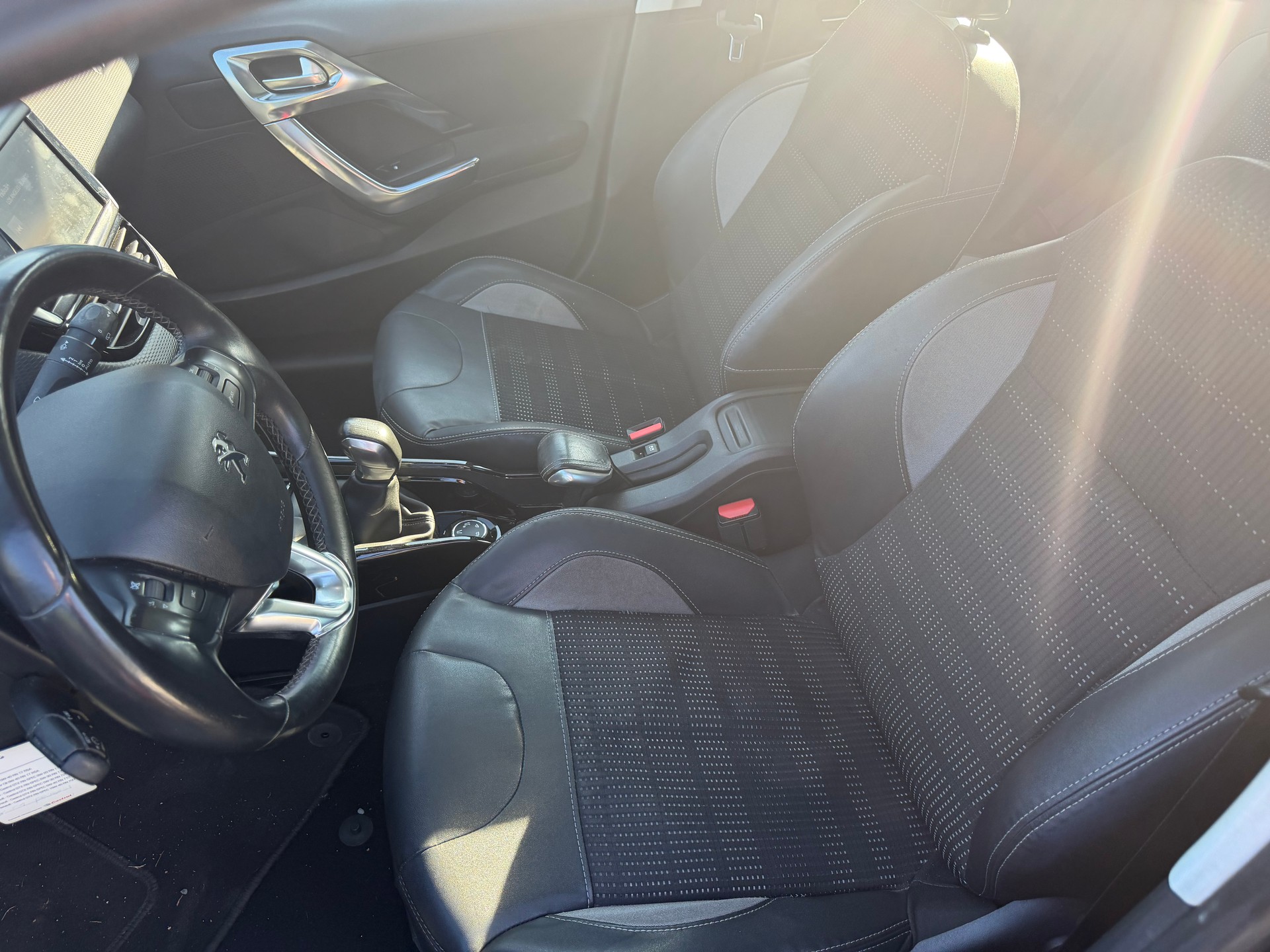 PEUGEOT 2008 1.2 PureTech Active-image-7