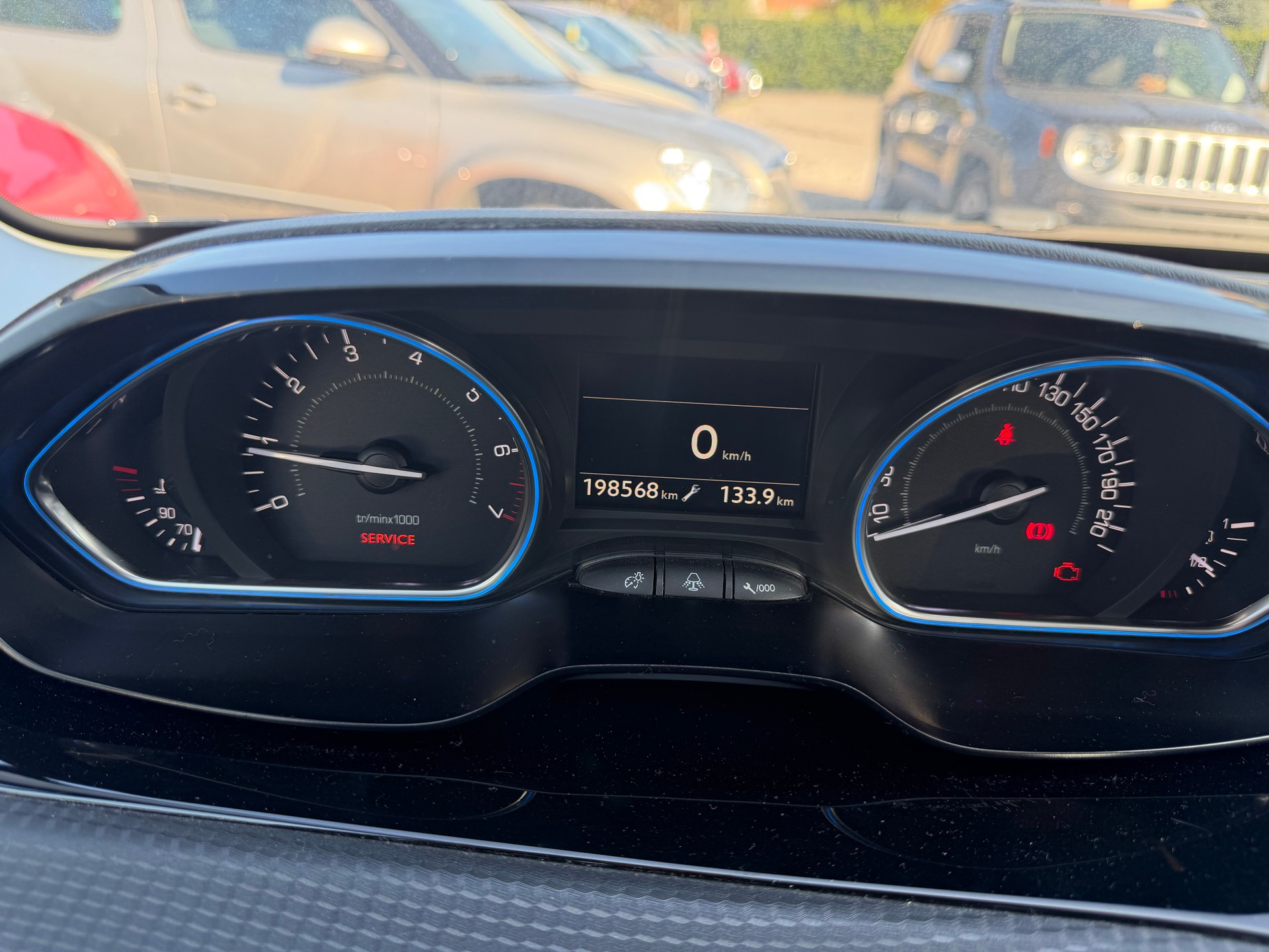 PEUGEOT 2008 1.2 PureTech Active-image-8