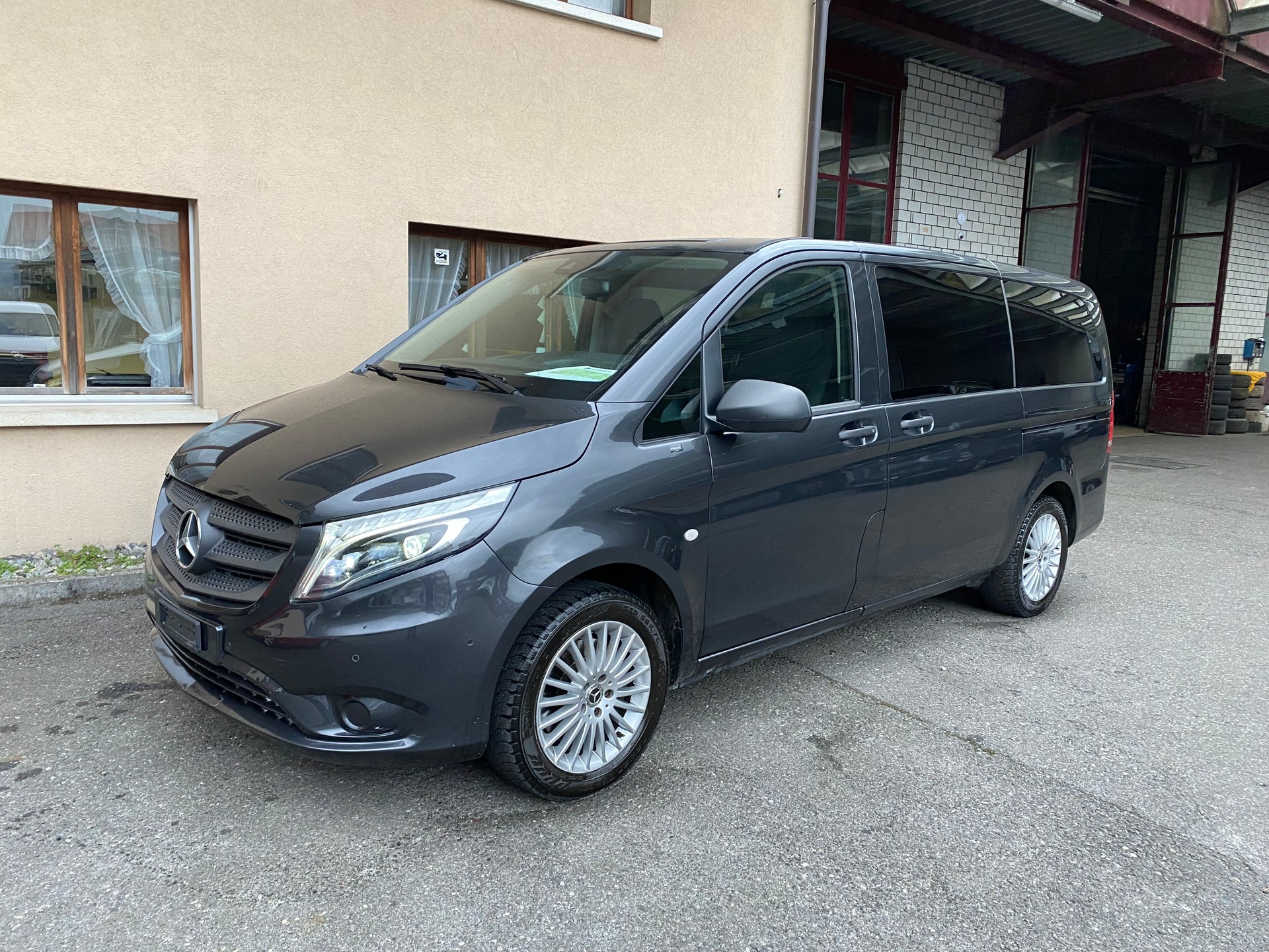 MERCEDES-BENZ Vito 116 CDI Lang Select Tourer 4Matic 9G-Tronic-image-12