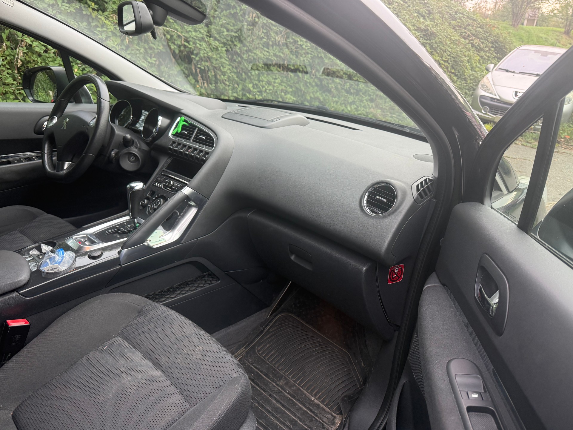 PEUGEOT 3008 2.0 HDI Style Tiptronic-image-10