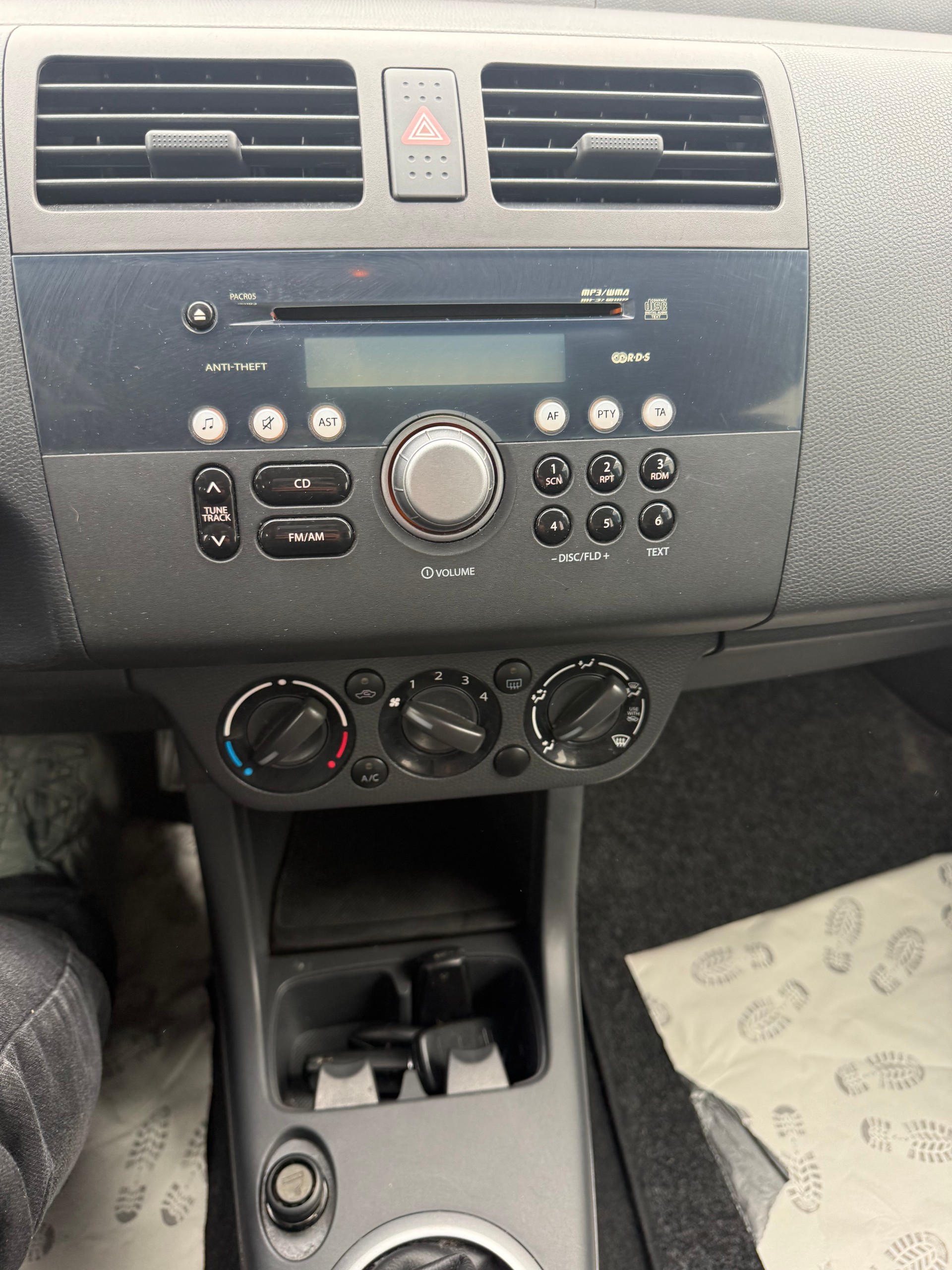SUZUKI Swift 1.3i 16V GL Top 4x4-image-7