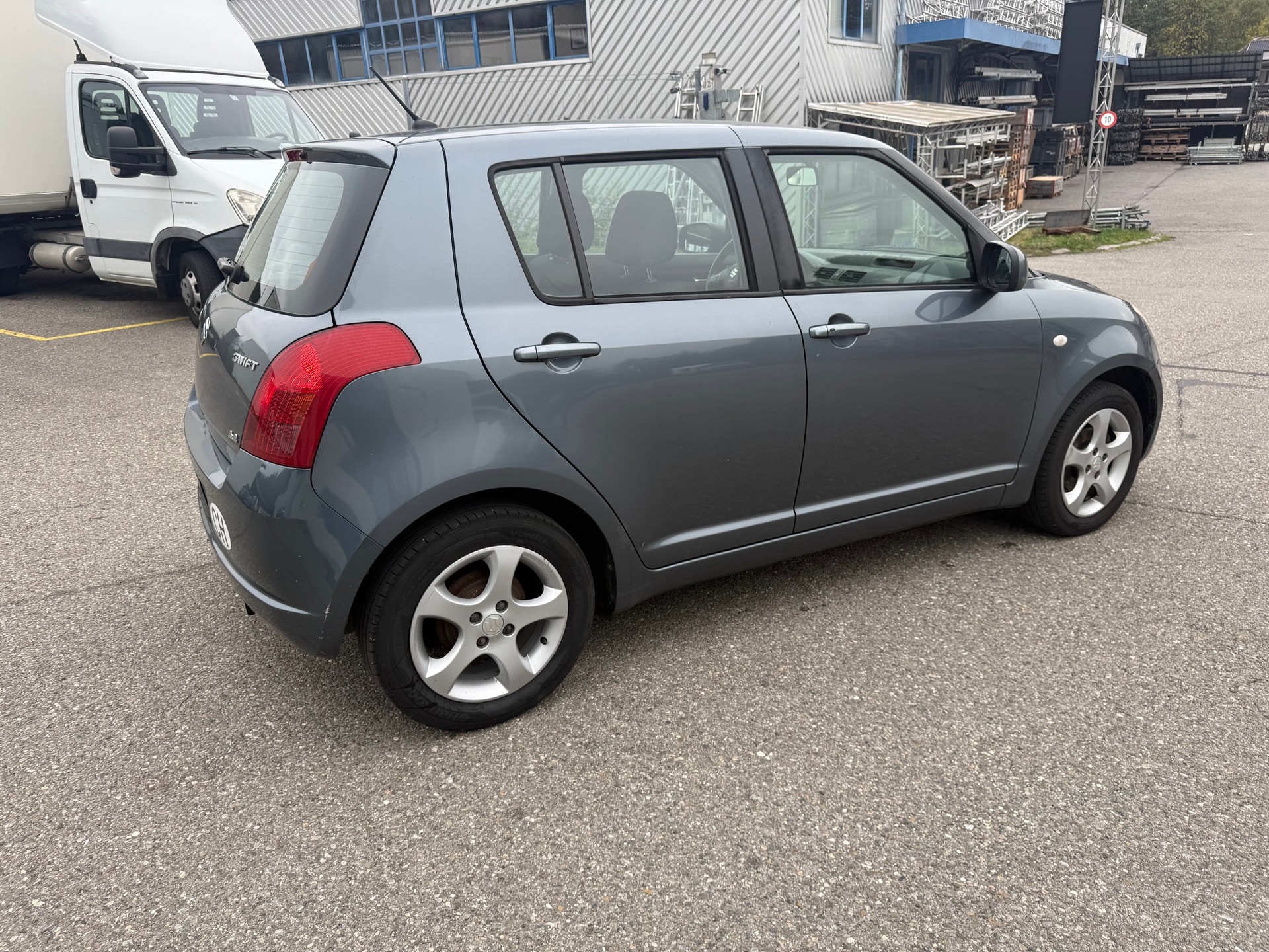 SUZUKI Swift 1.3i 16V GL Top 4x4-image-3
