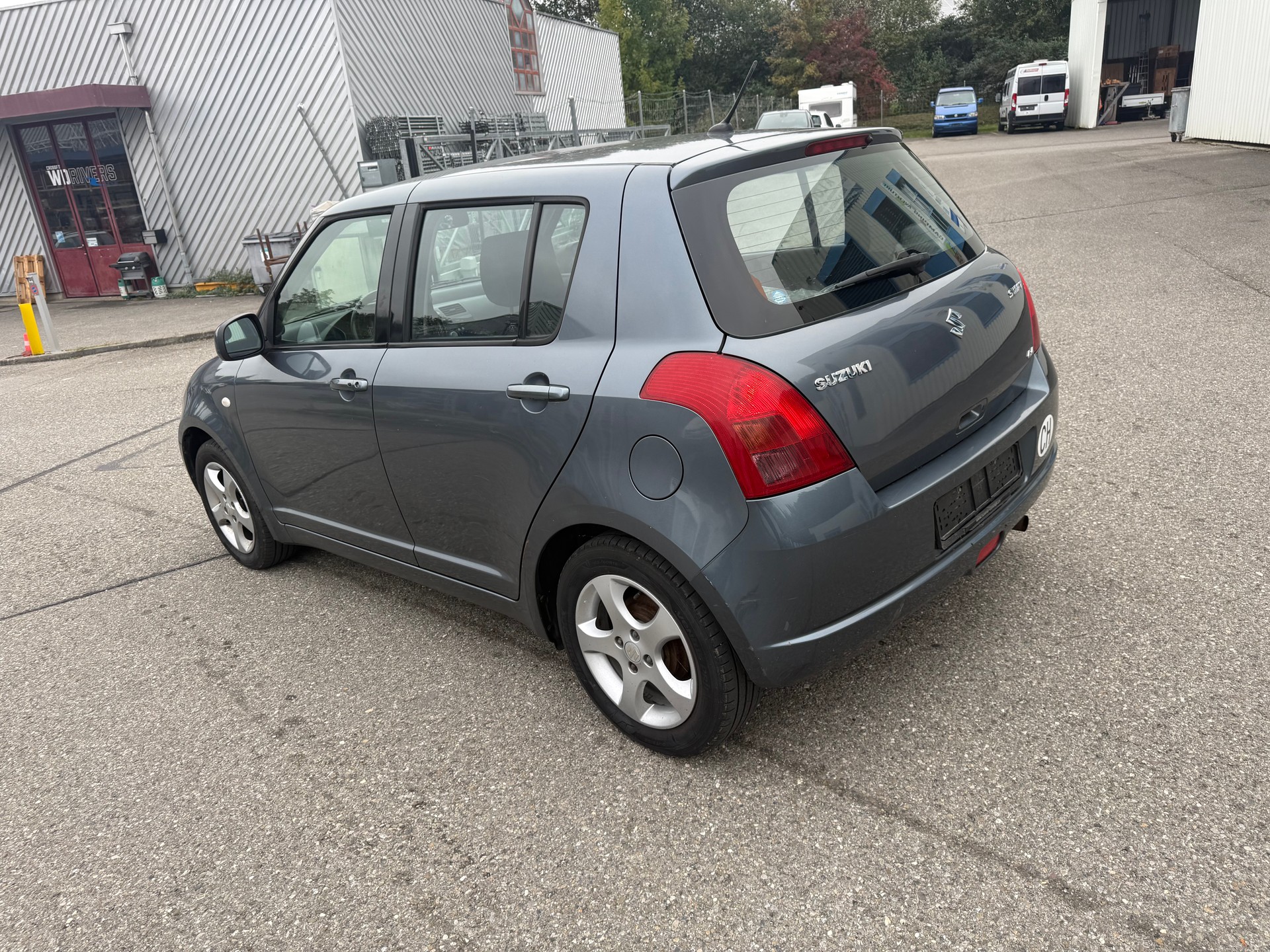 SUZUKI Swift 1.3i 16V GL Top 4x4-image-5
