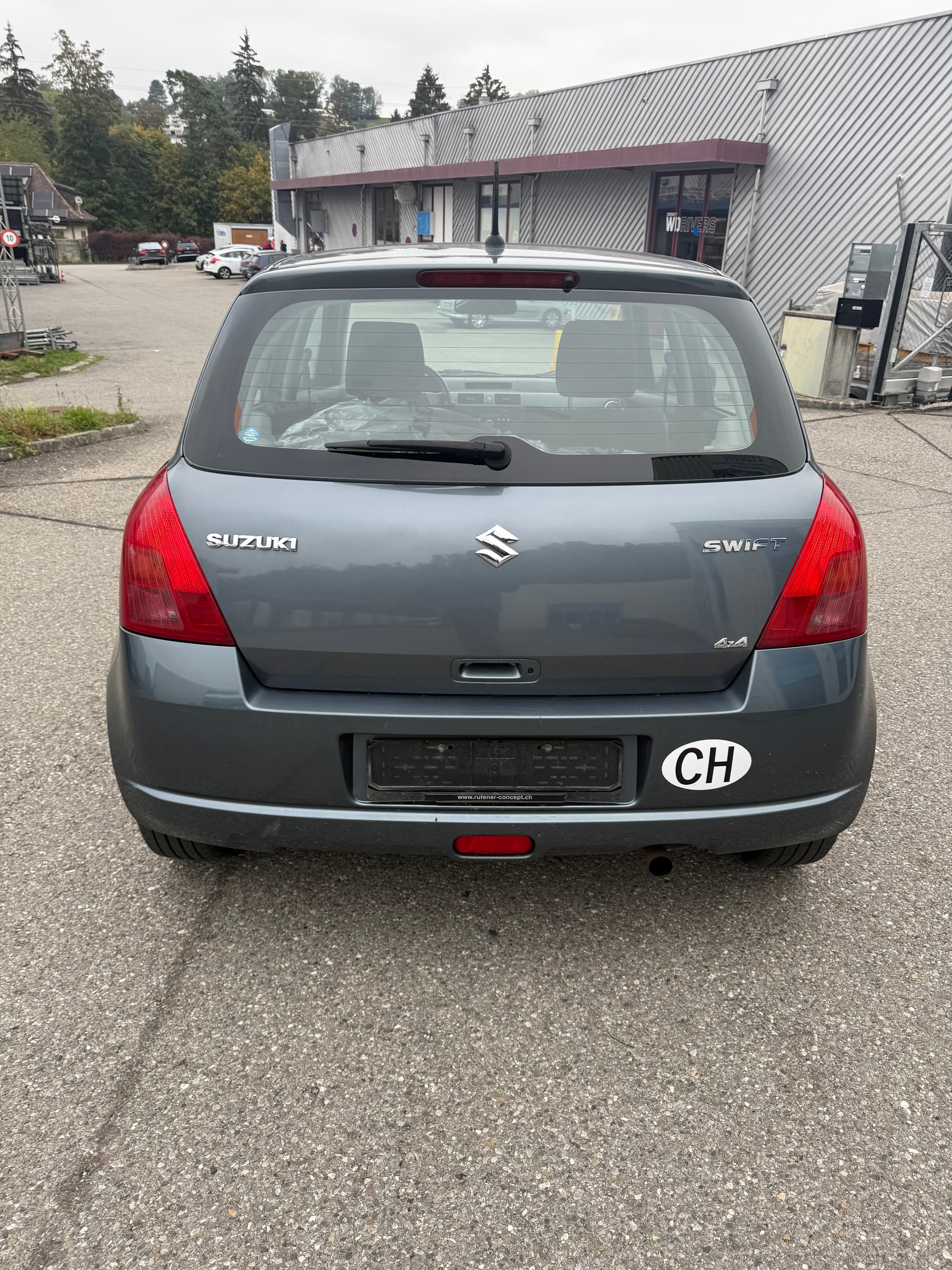 SUZUKI Swift 1.3i 16V GL Top 4x4-image-4