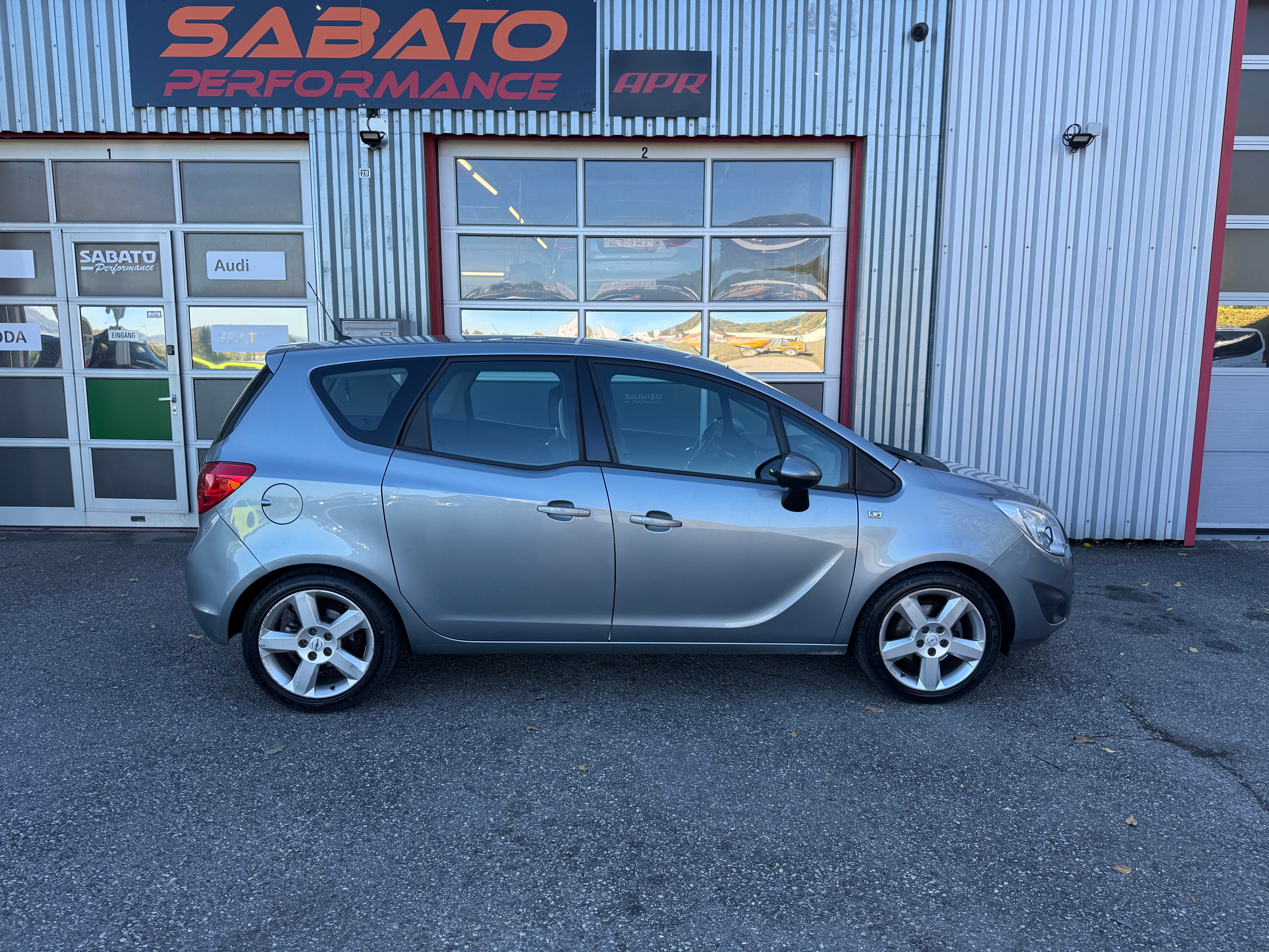 Car photo