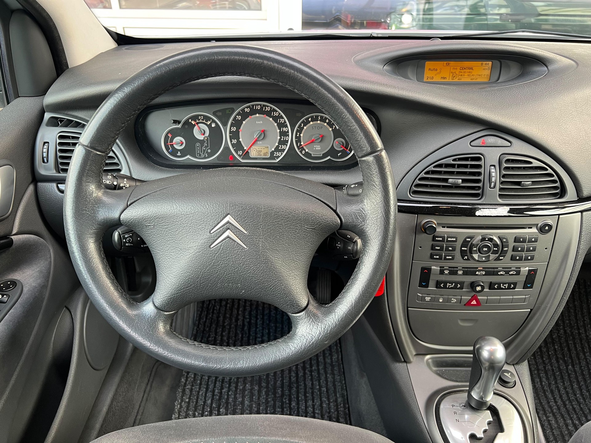 CITROEN C5 2.0i 16V Exclusive-image-15