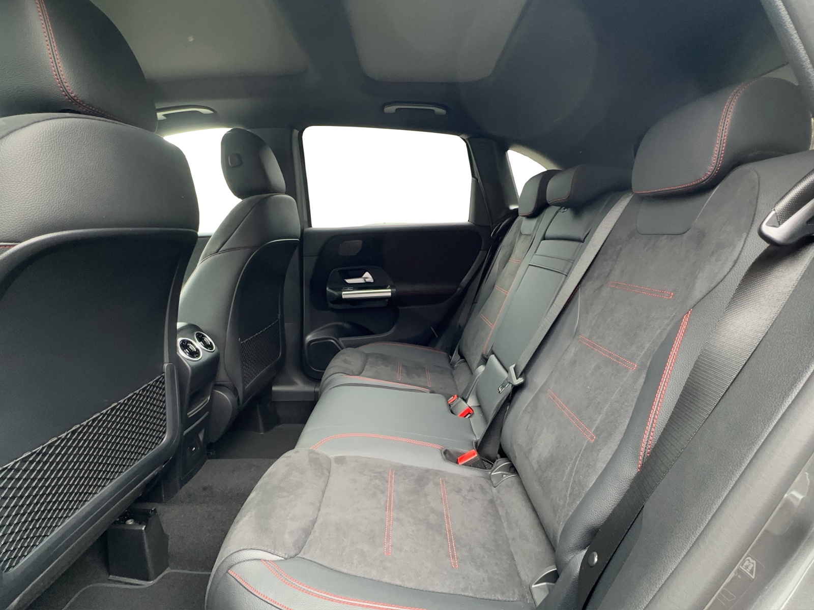 MERCEDES-BENZ B 250 4Matic 8G-DCT-image-17