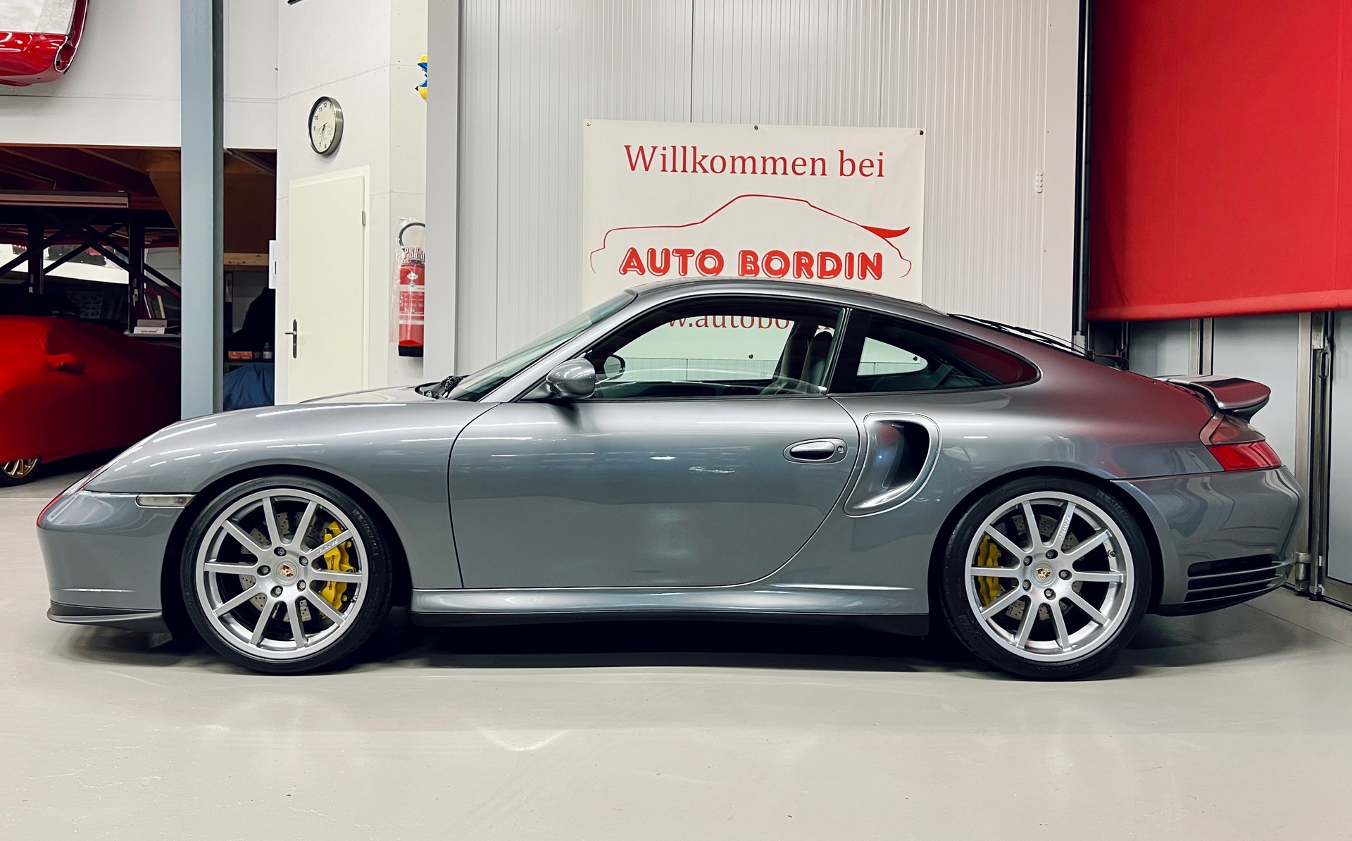 PORSCHE 911 Turbo S „Sealgrau metallic“-image-2