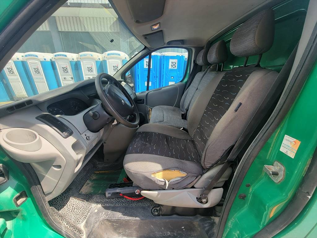 RENAULT Trafic 2.0 dCi 115 2.9t L1H1-image-8