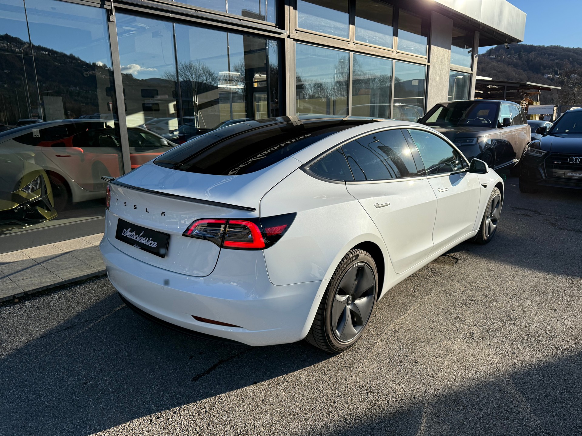 TESLA Model 3-image-7