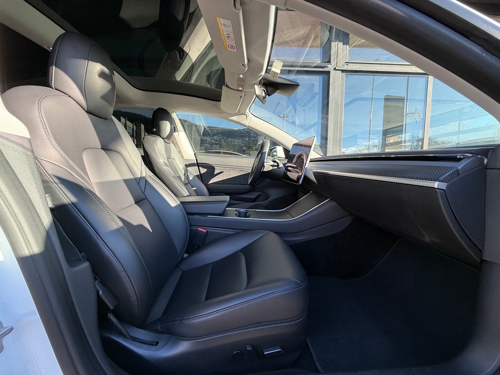 TESLA Model 3-image-10