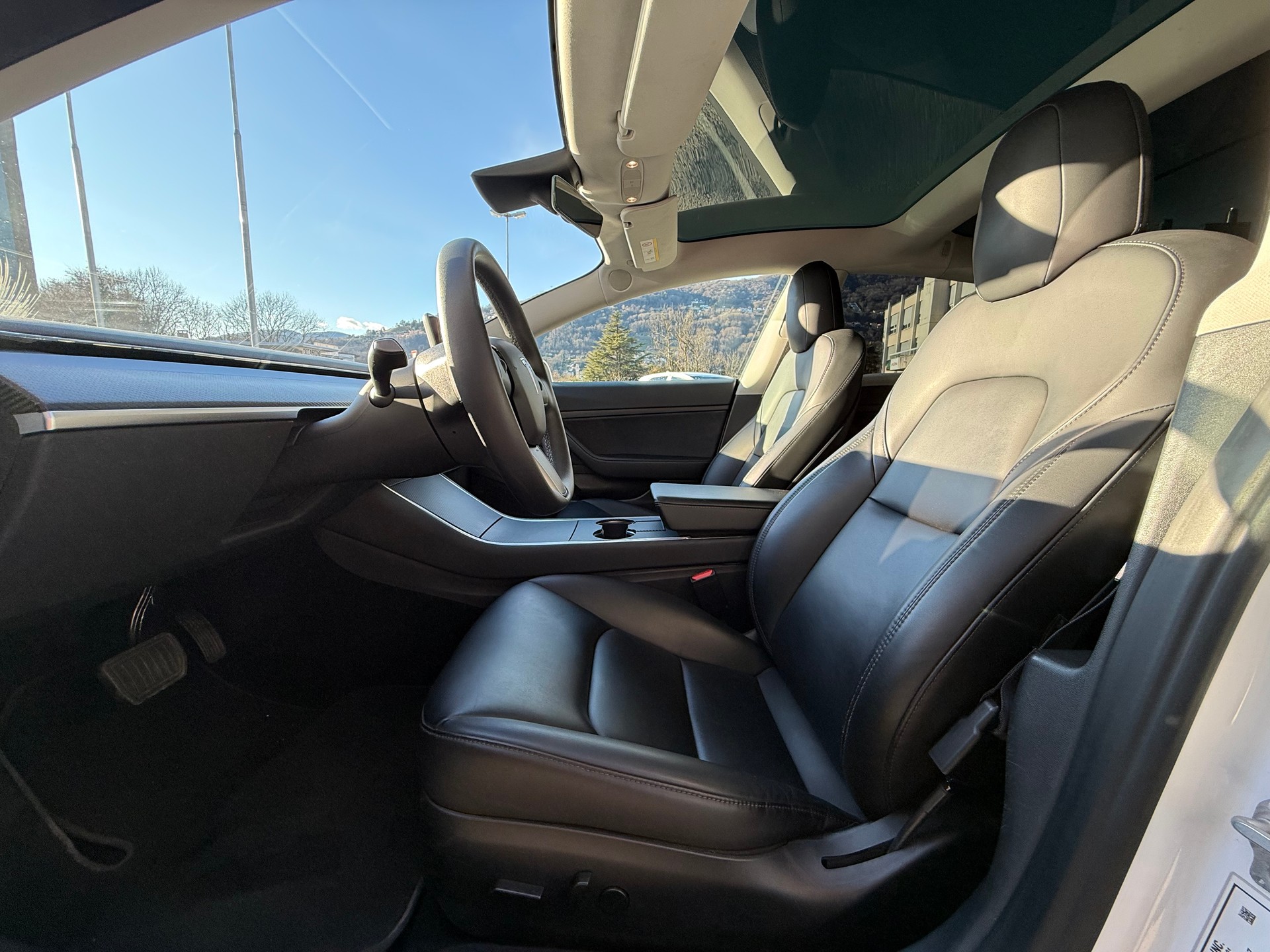 TESLA Model 3-image-8
