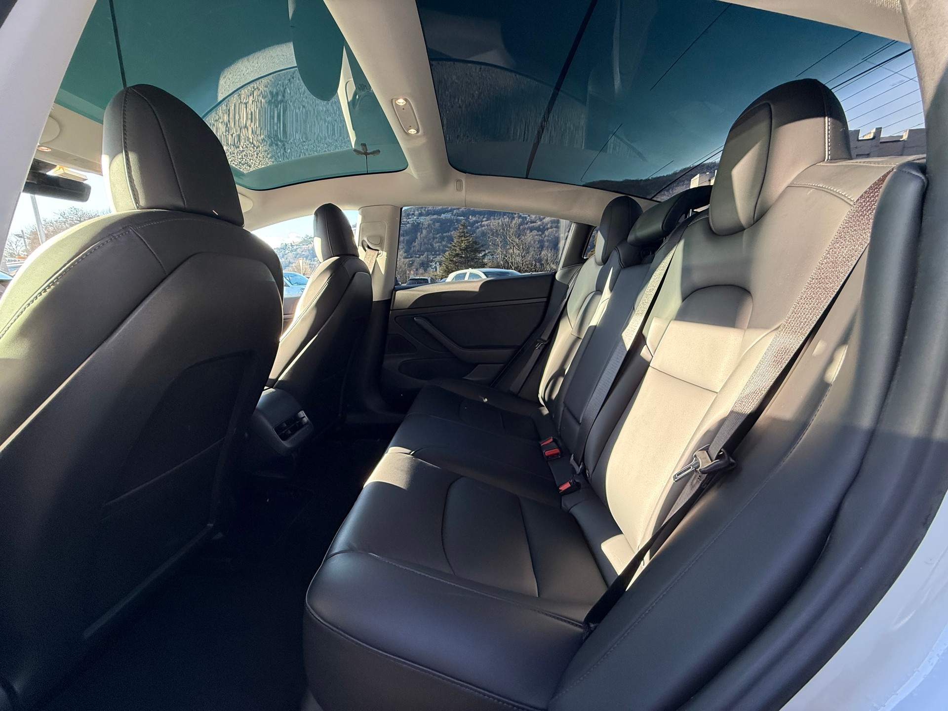 TESLA Model 3-image-15