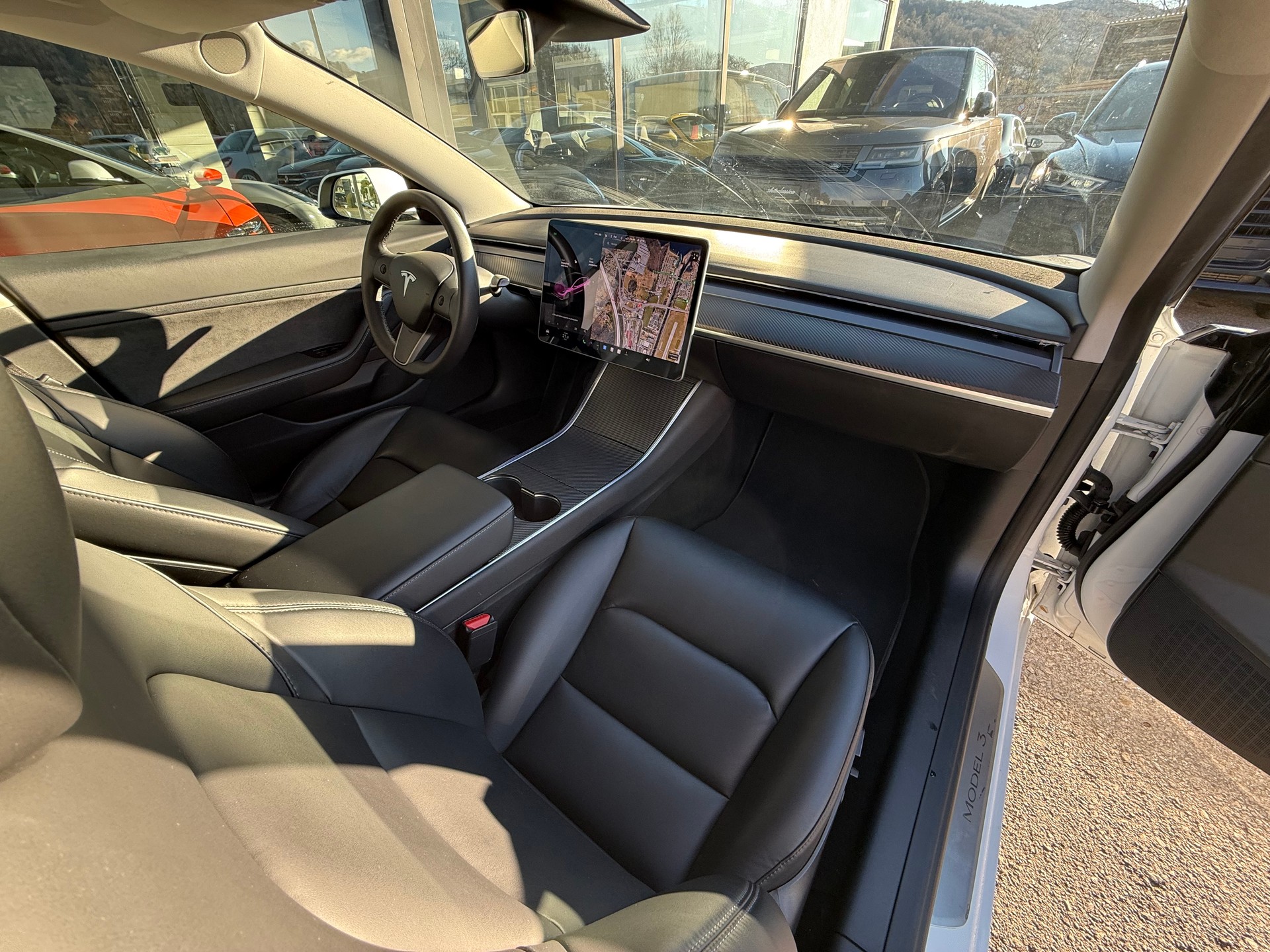 TESLA Model 3-image-11