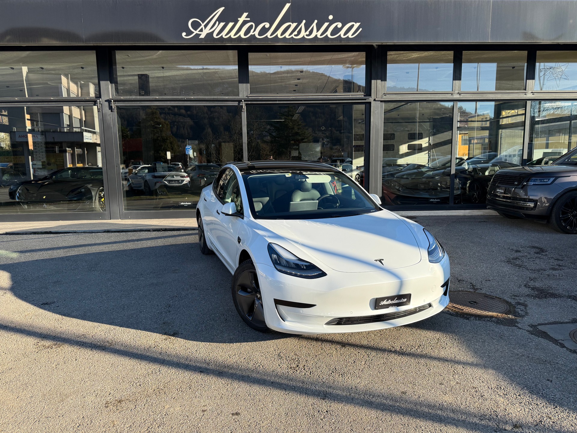 TESLA Model 3-image-0