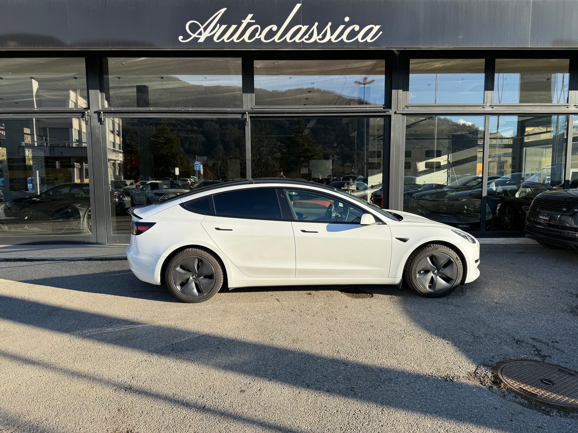 TESLA Model 3-image-3