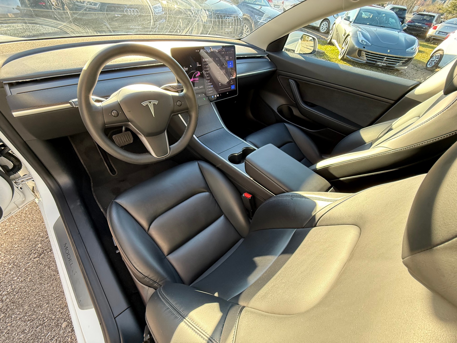 TESLA Model 3-image-9