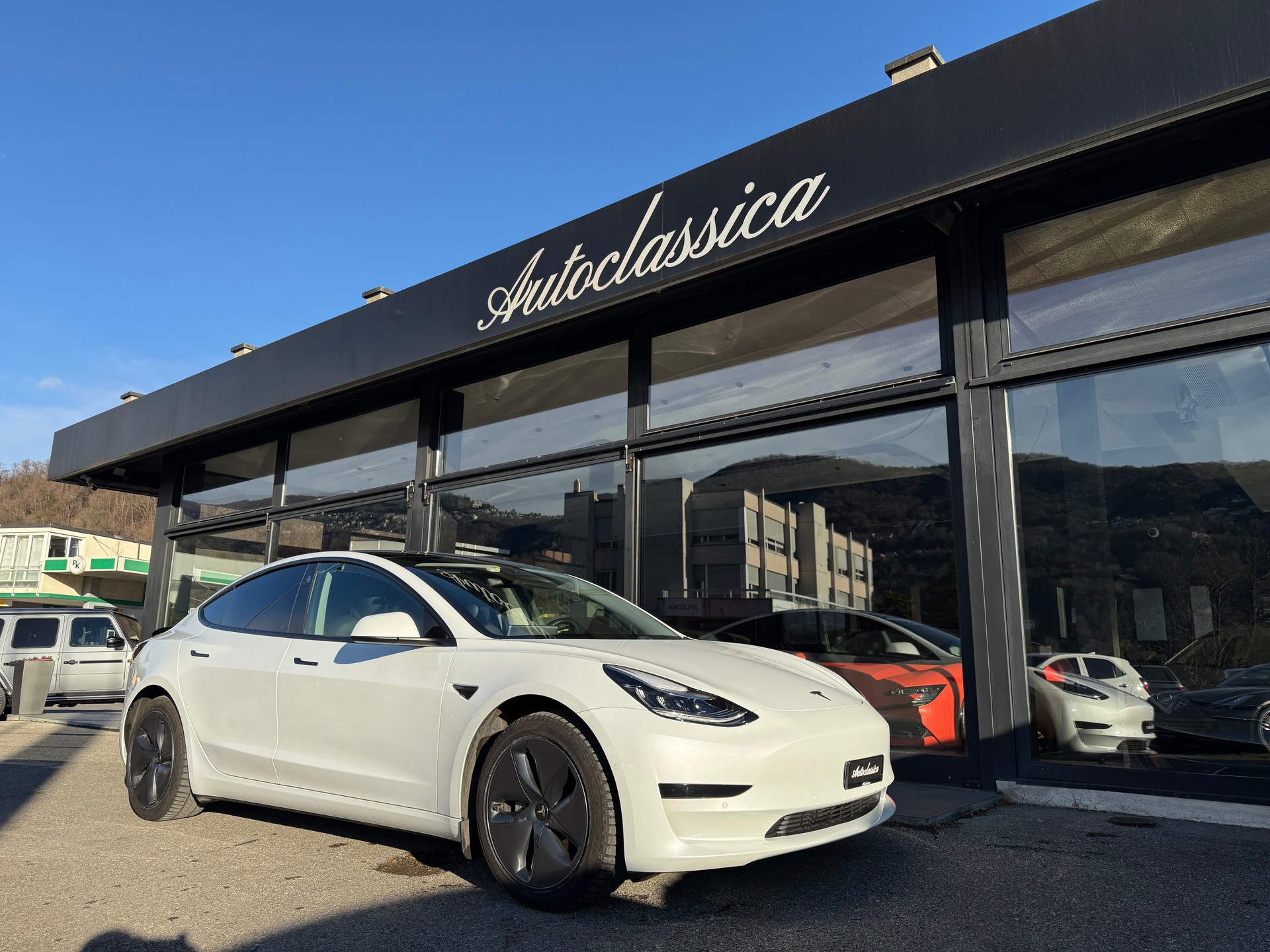 TESLA Model 3-image-4