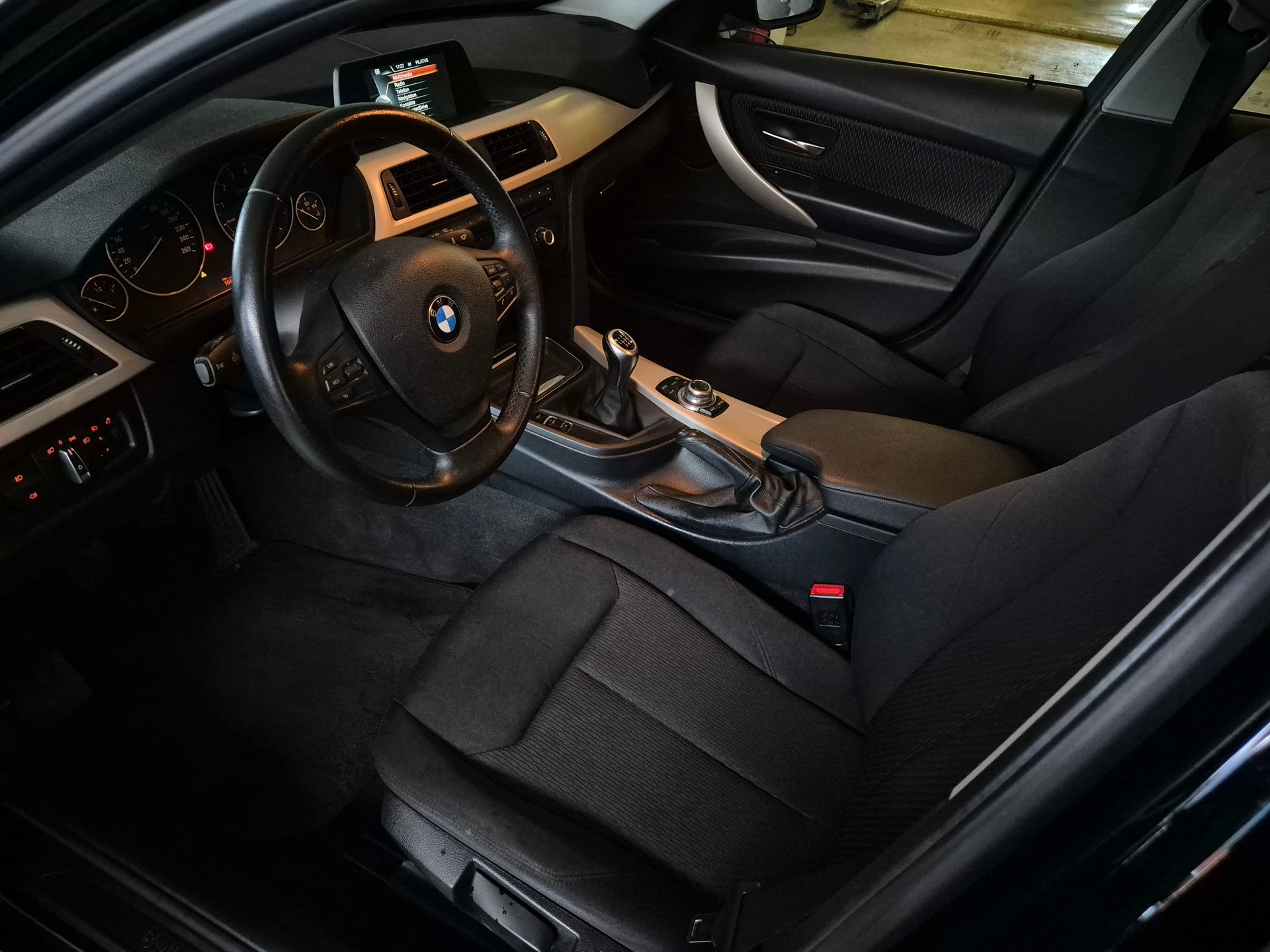 BMW 316i Touring Business-image-6