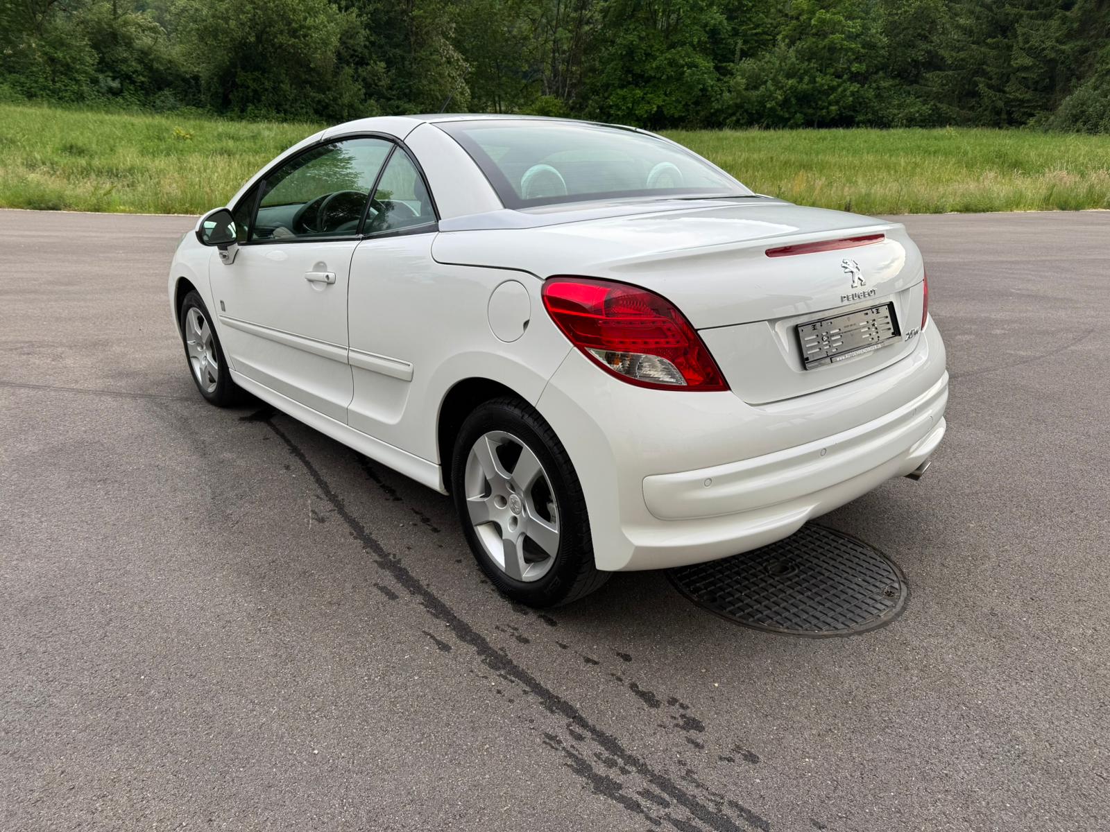 PEUGEOT 207 CC 1.6 16V Swiss Edition-image-11