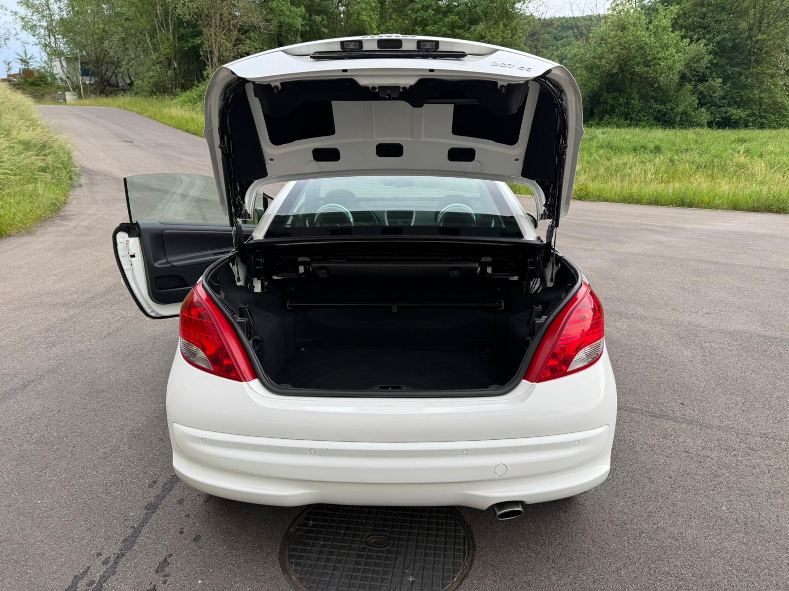 PEUGEOT 207 CC 1.6 16V Swiss Edition-image-8