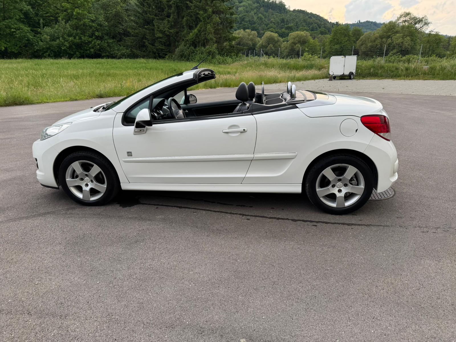 PEUGEOT 207 CC 1.6 16V Swiss Edition-image-6