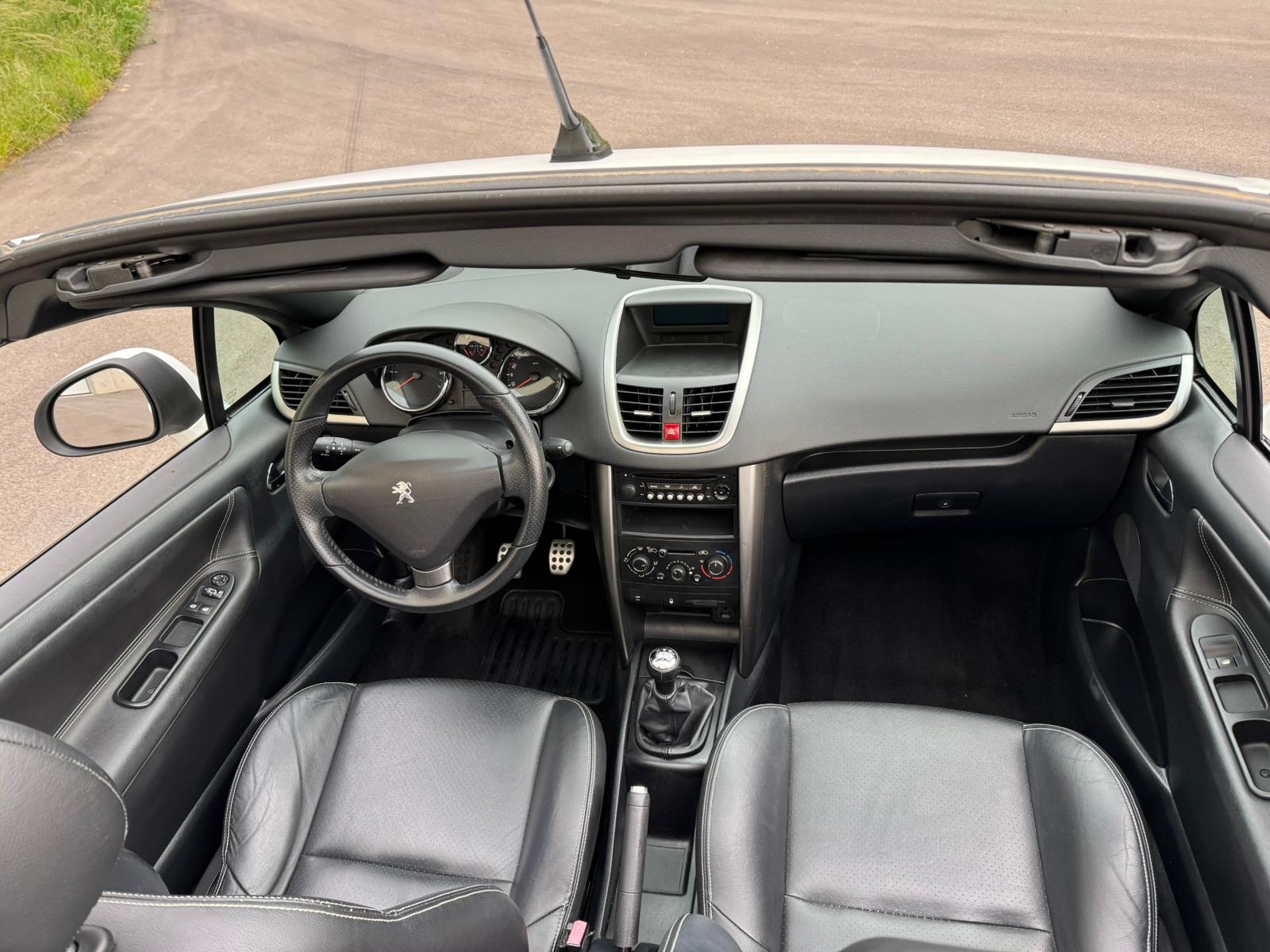 PEUGEOT 207 CC 1.6 16V Swiss Edition-image-12