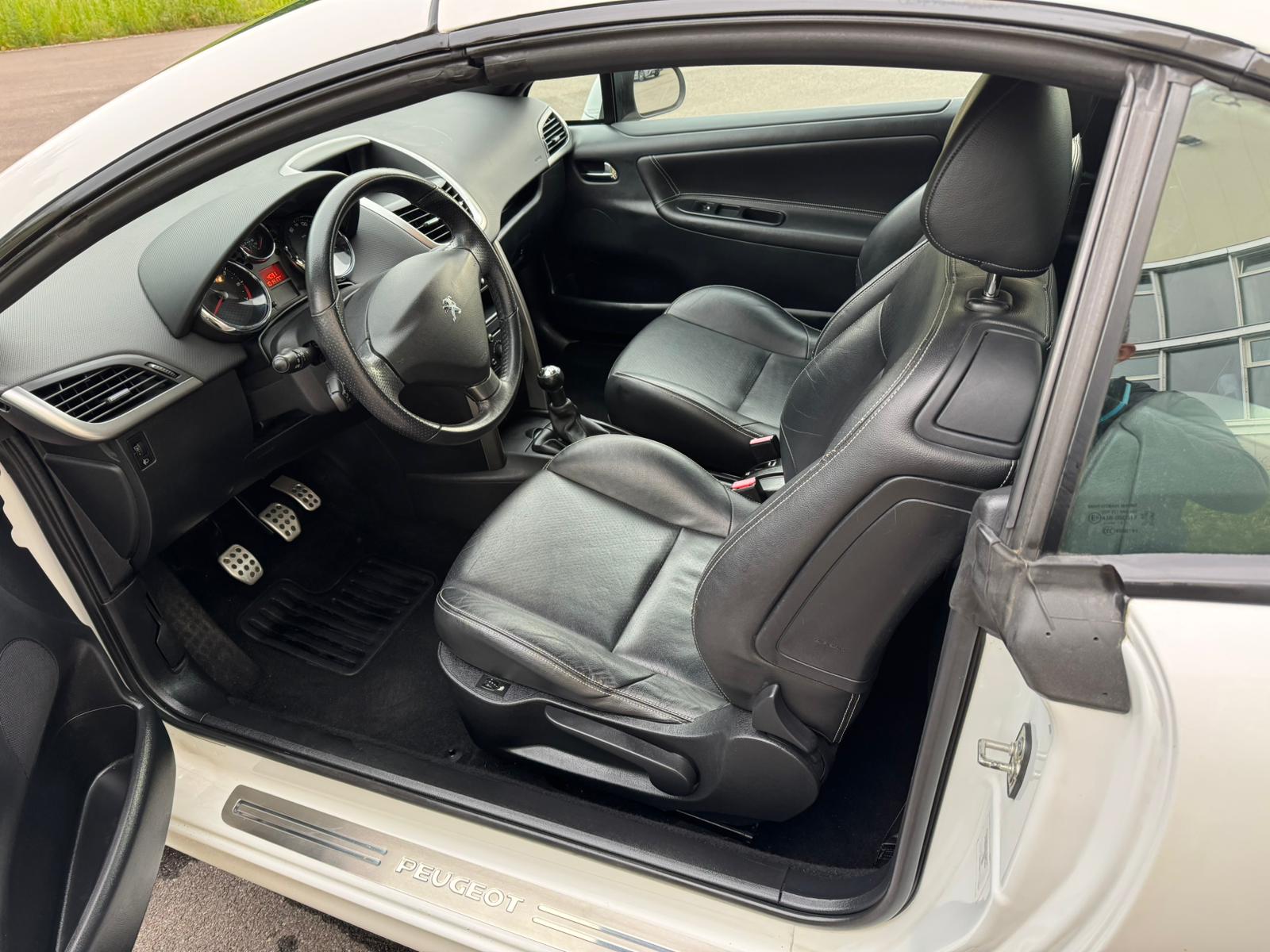 PEUGEOT 207 CC 1.6 16V Swiss Edition-image-5