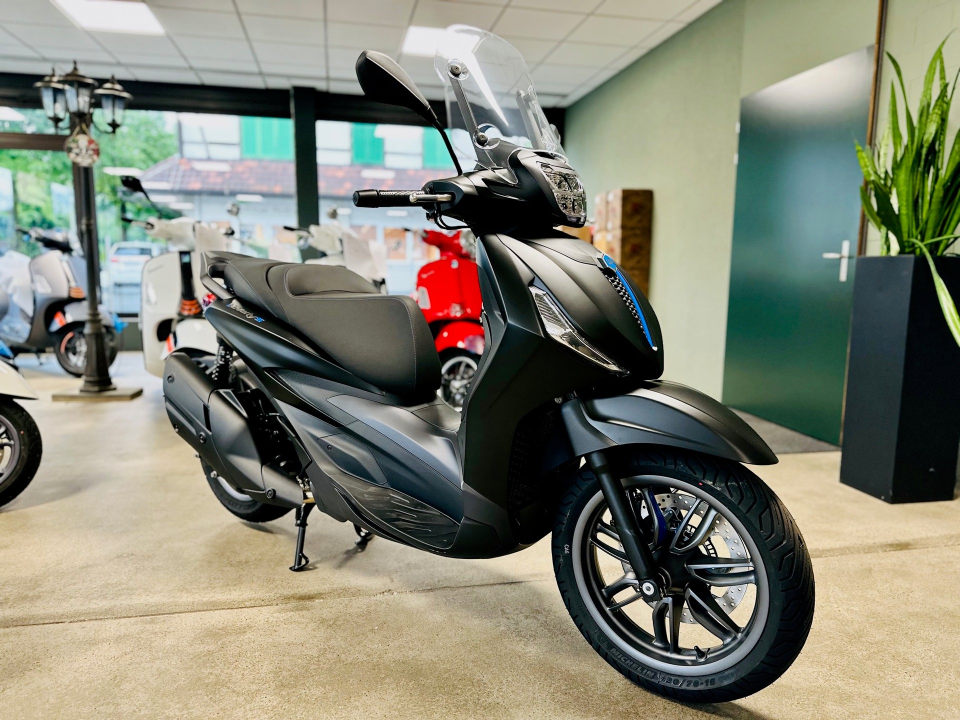 PIAGGIO Beverly 400 Sport-showroom-element-1