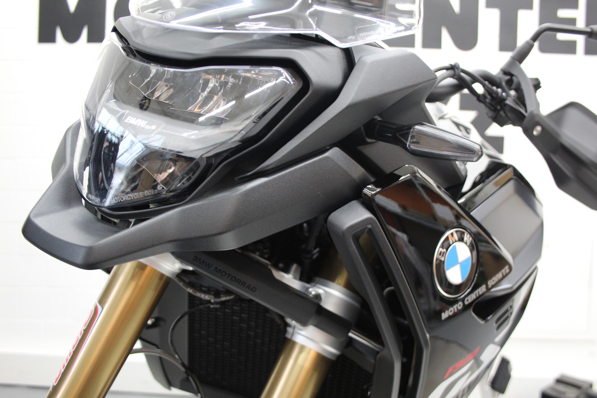 BMW F 900 GS-image-5