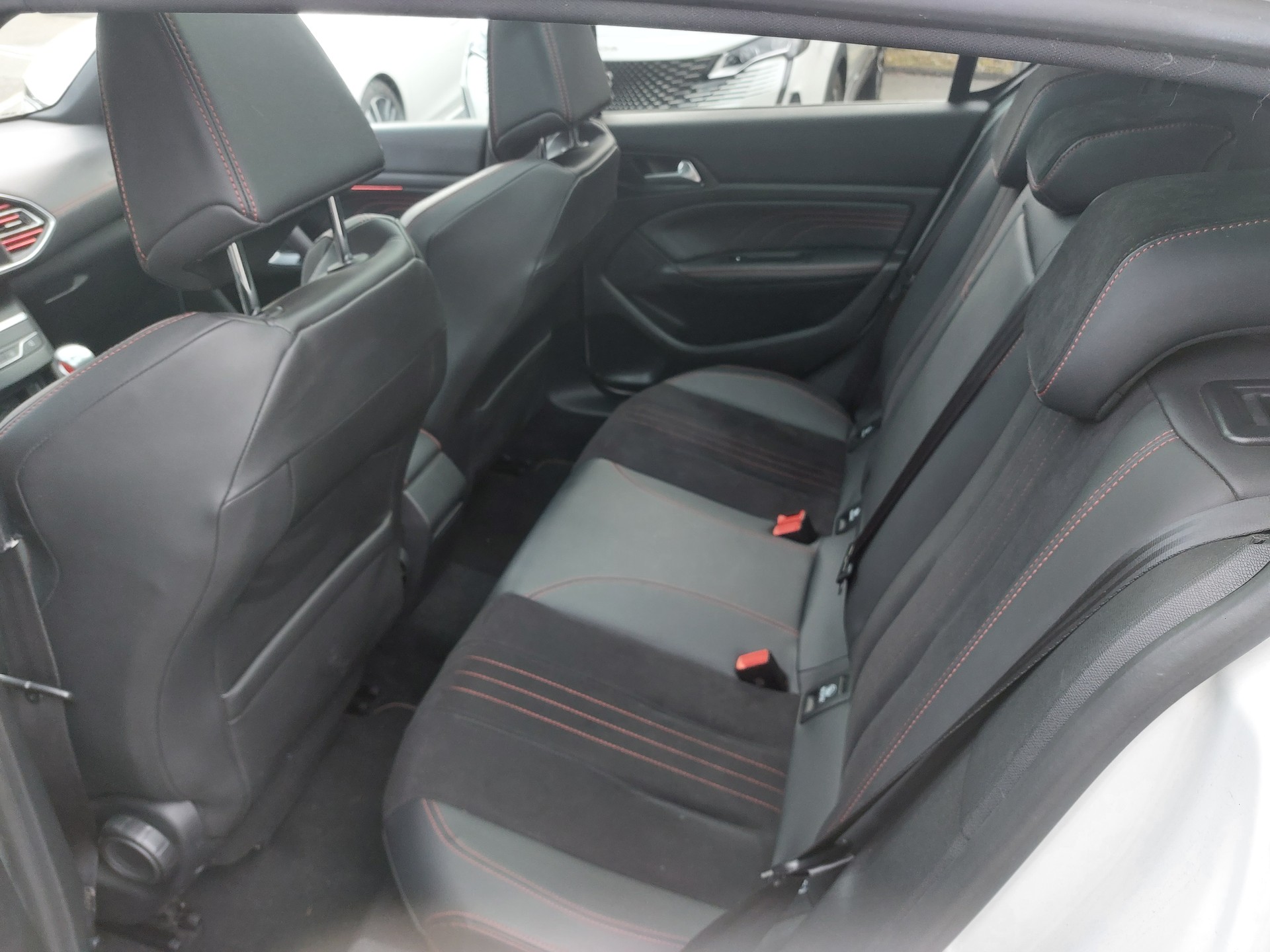 PEUGEOT 308 1.6 THP GTi-image-9